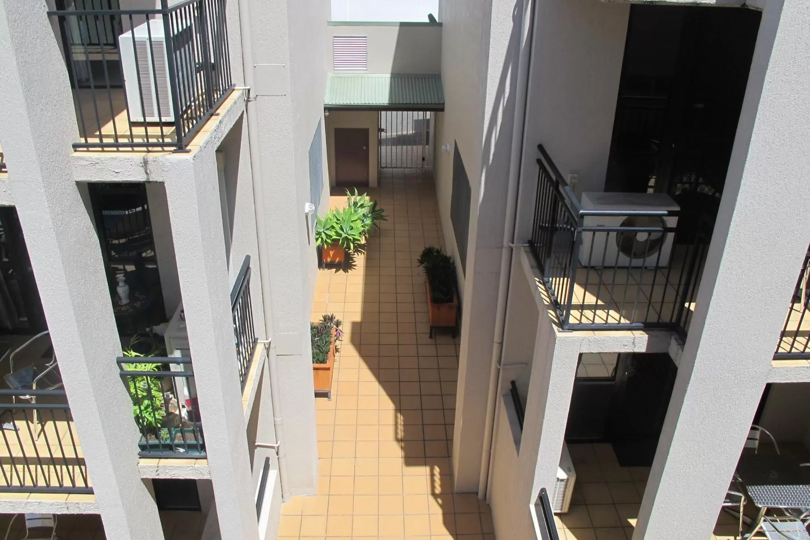 Property building, Balcony/Terrace in Spring Hill Mews Apartments