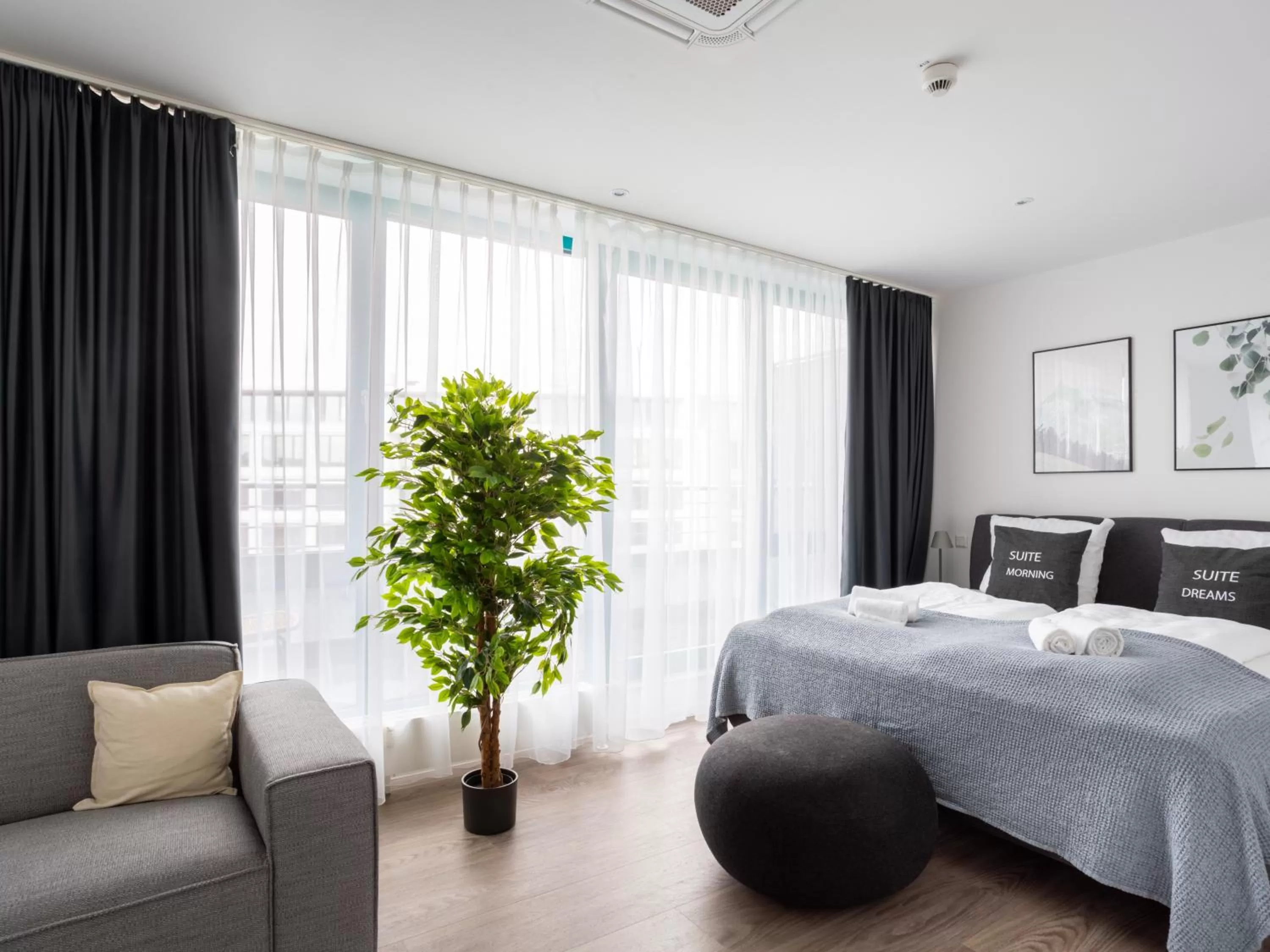 Bed in Limehome Köln Friesenplatz - Digital Access