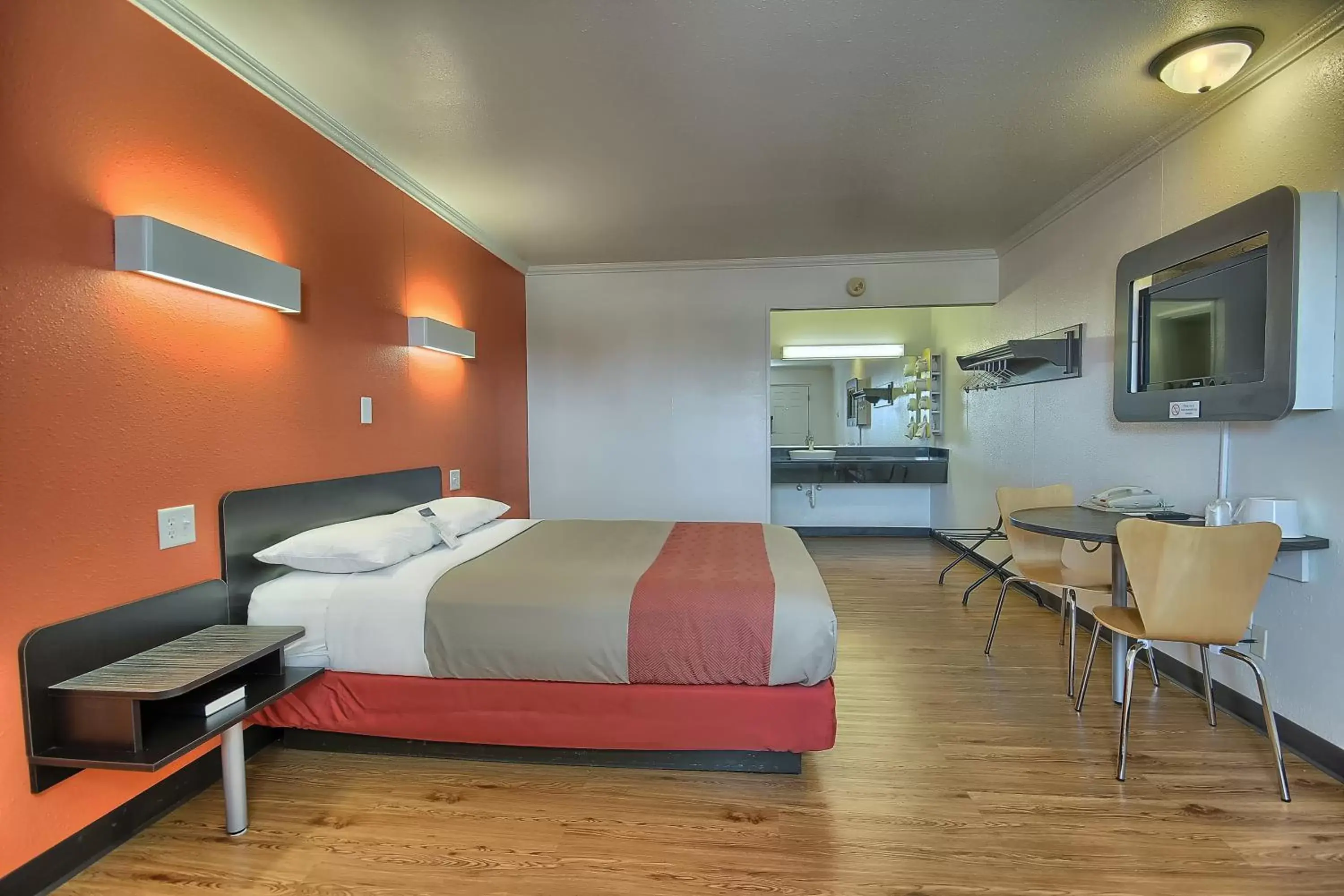 Bedroom in Motel 6-Lima, OH