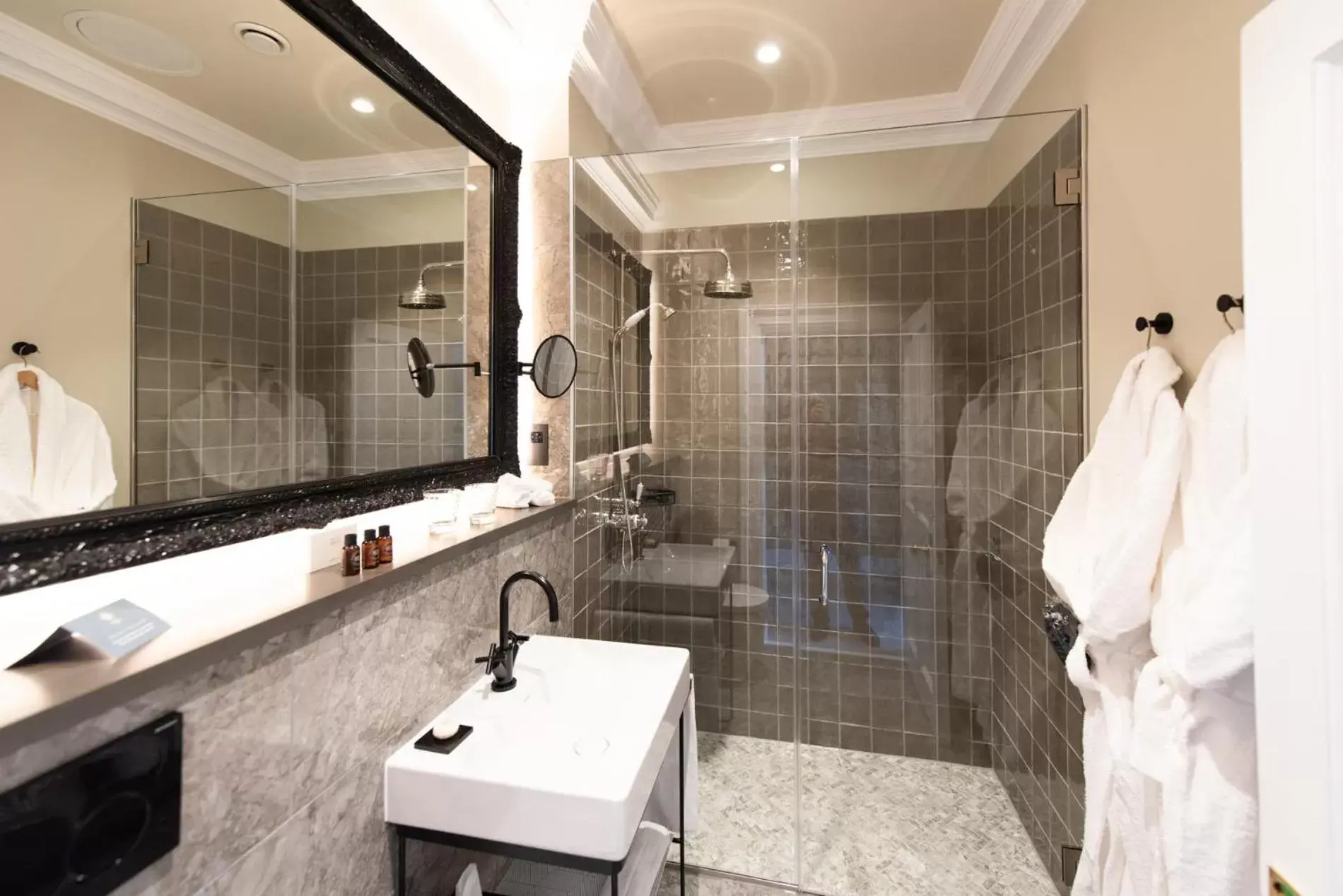 Shower, Bathroom in SCHLOSS Roxburghe, part of Destination by Hyatt