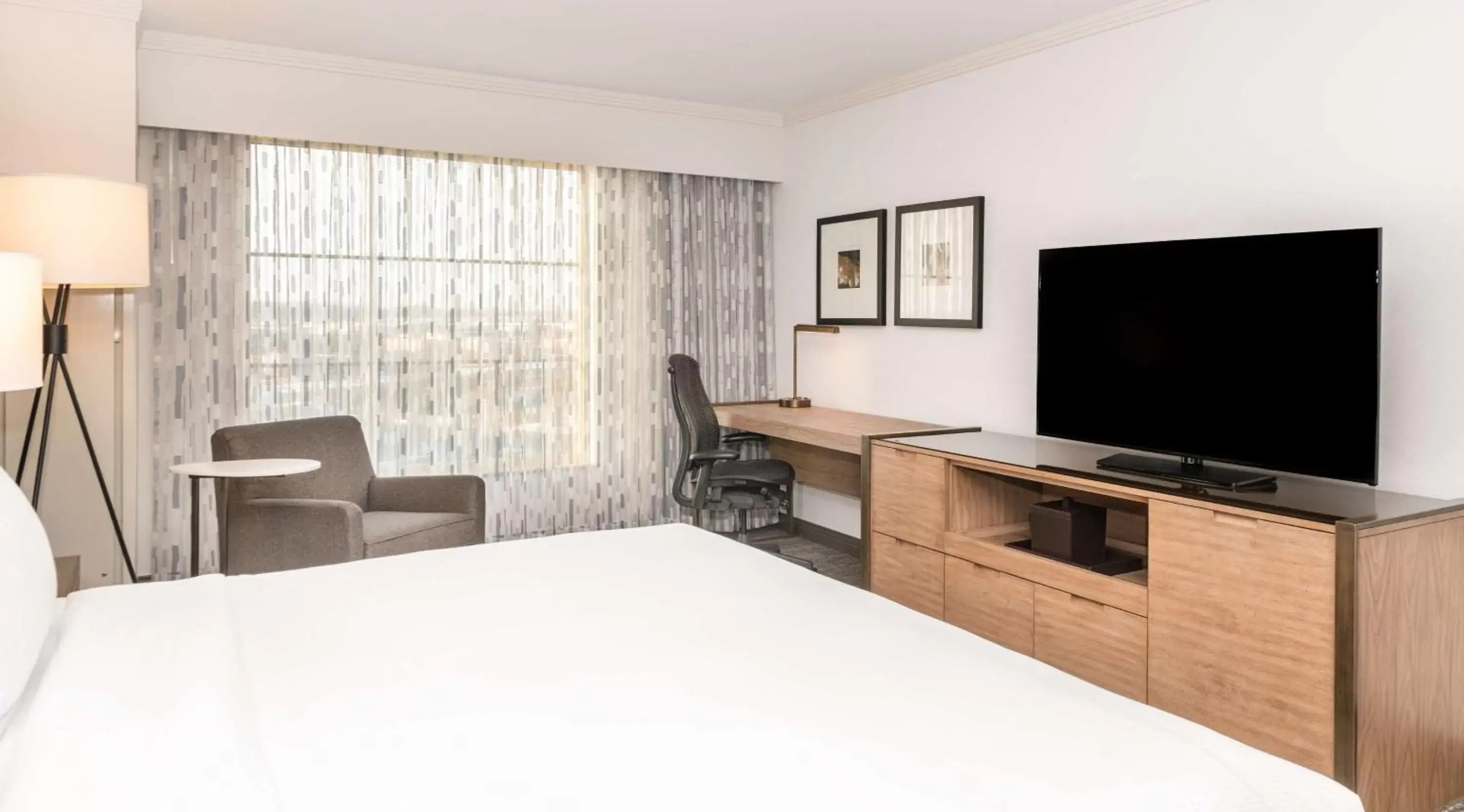 Bedroom, TV/Entertainment Center in Hilton Columbus/Polaris