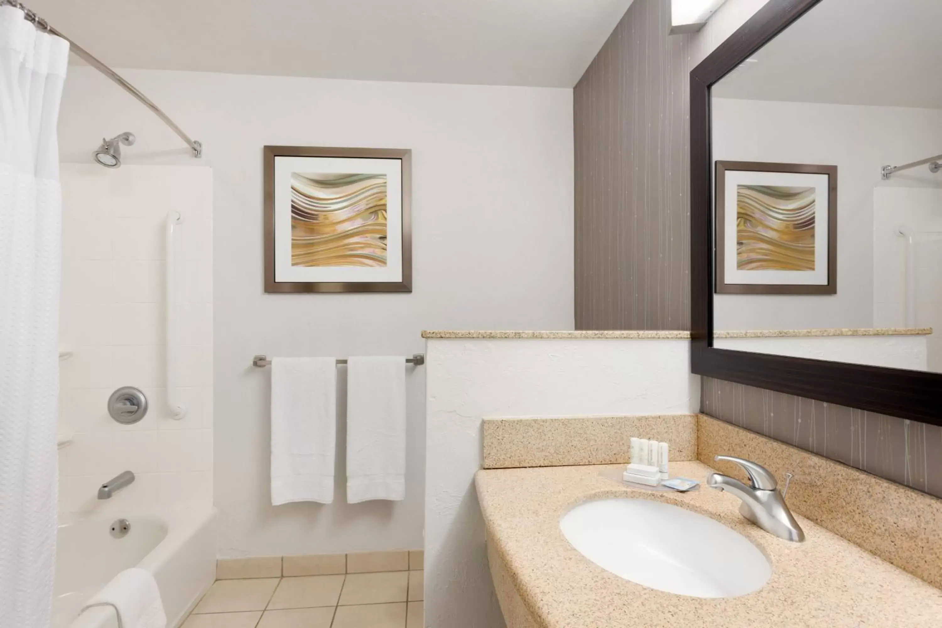 Bathroom in Courtyard by Marriott Oklahoma City North/Quail Springs