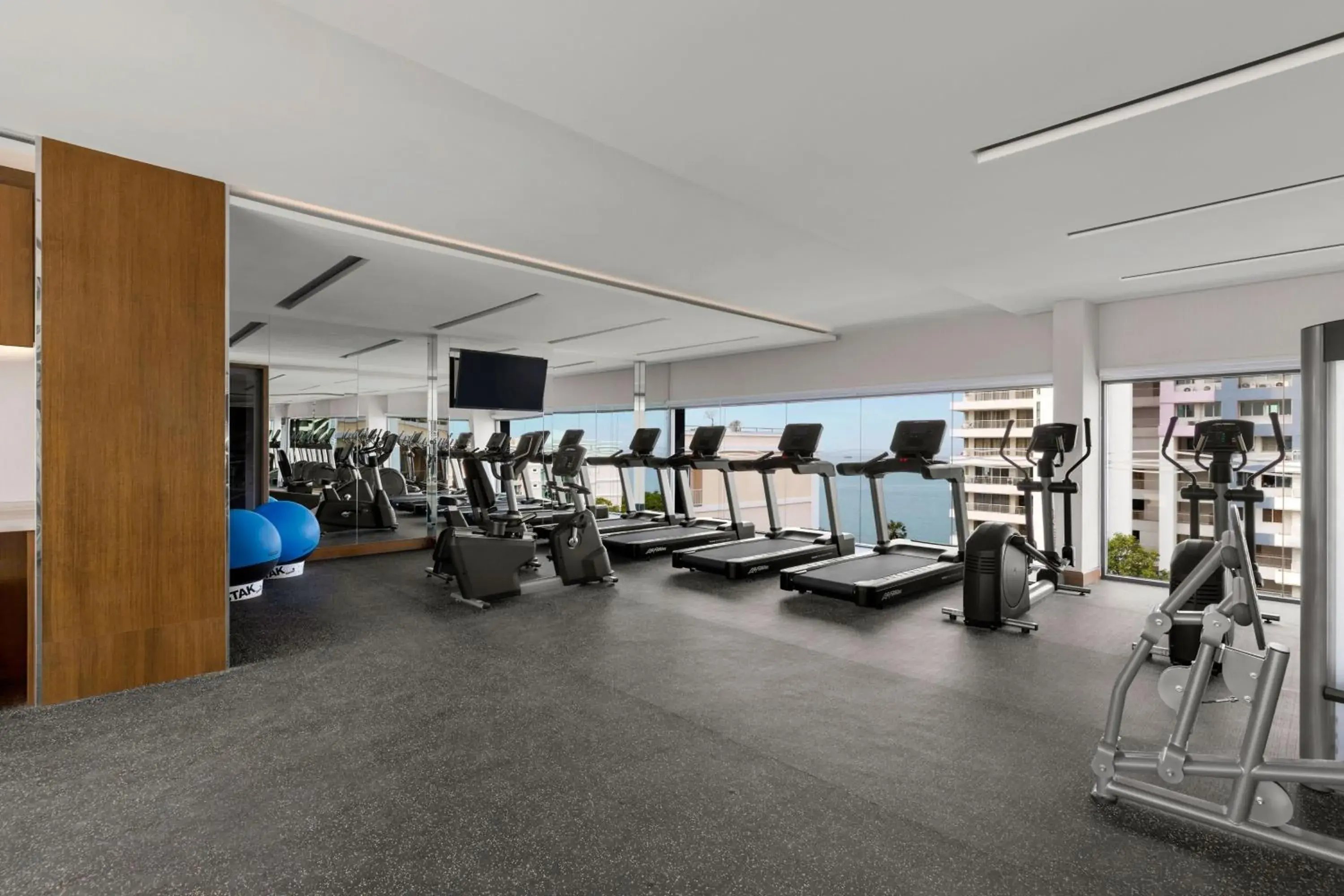 Fitness centre/facilities, Fitness Center/Facilities in Courtyard by Marriott North Pattaya