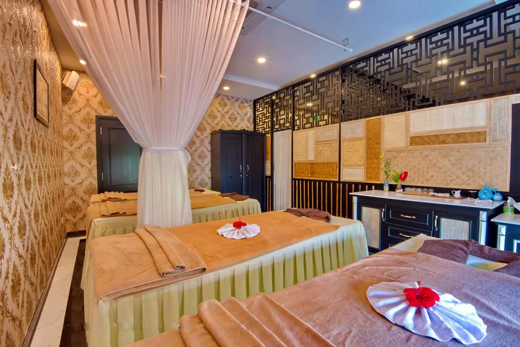 Massage, Bed in Fivitel Hoi An Hotel Massage, Bed in Fivitel Hoi An Hotel