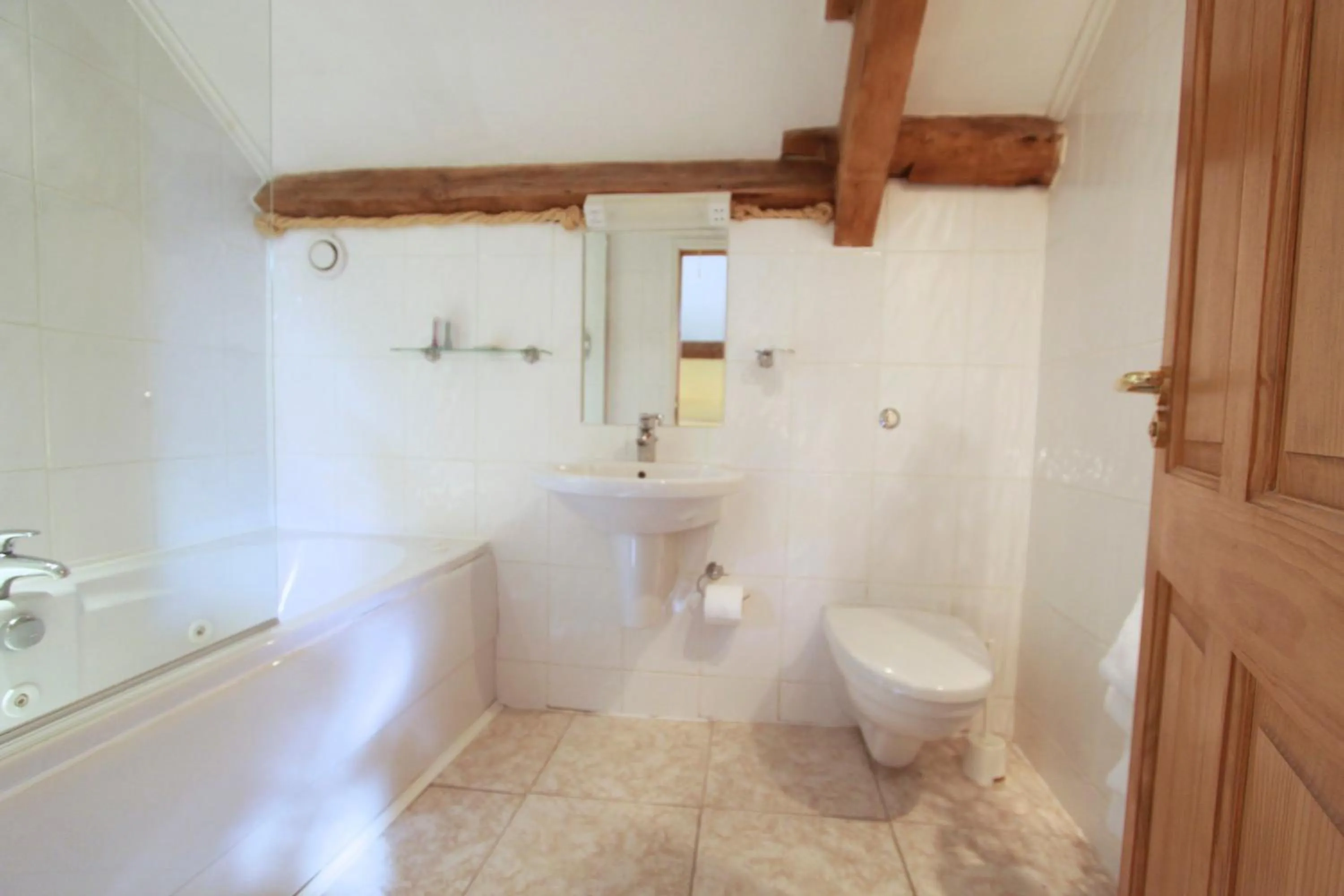 Bathroom in Centre Of Britain Hotel