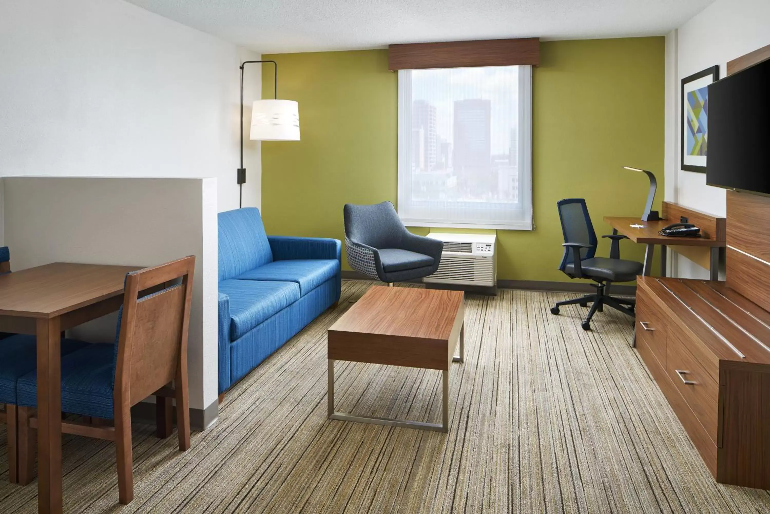 Bedroom, Seating Area in Holiday Inn Express - Richmond Downtown, an IHG Hotel