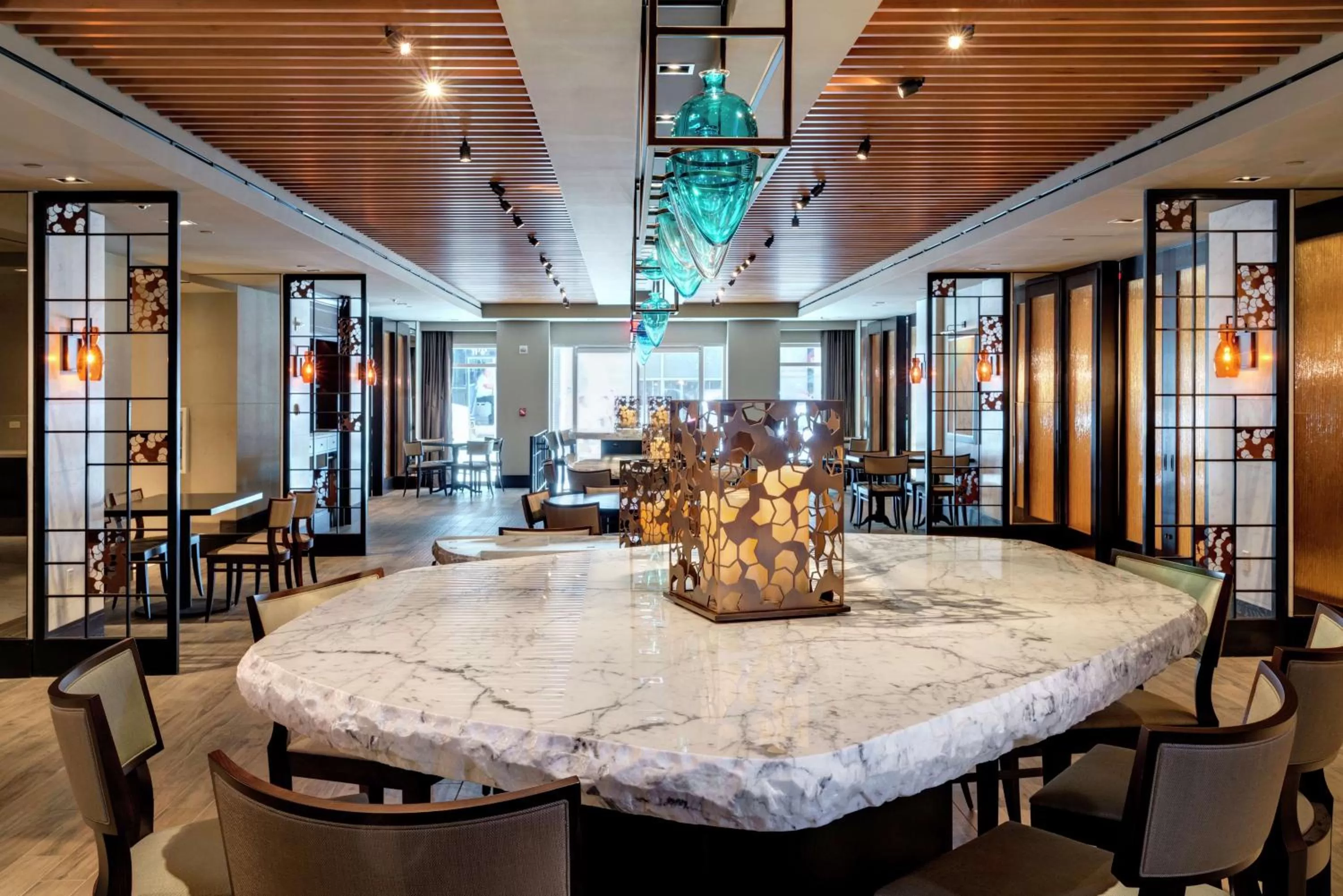 Dining area in New York Hilton Midtown
