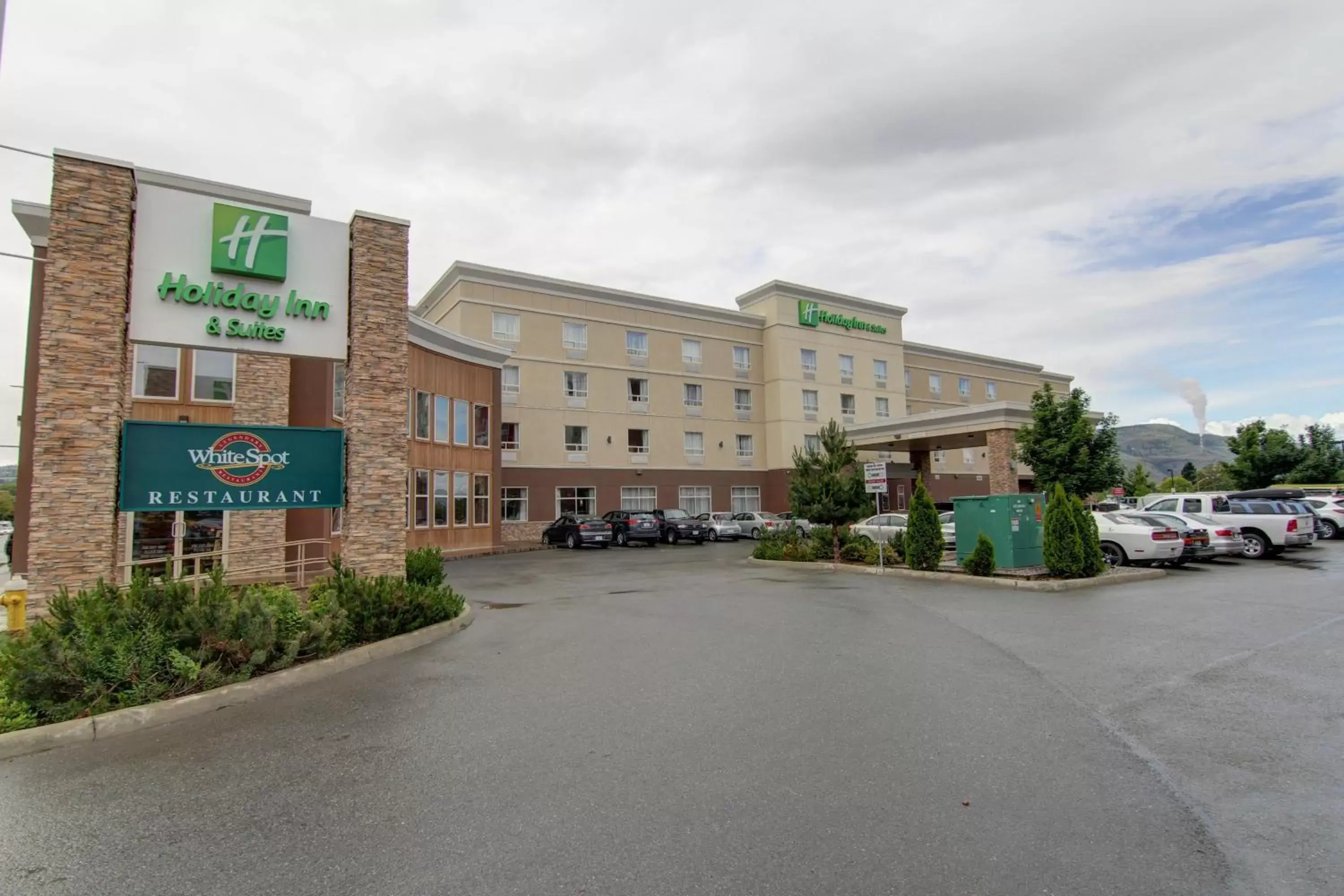 Property Building in Holiday Inn Hotel and Suites-Kamloops, an IHG Hotel