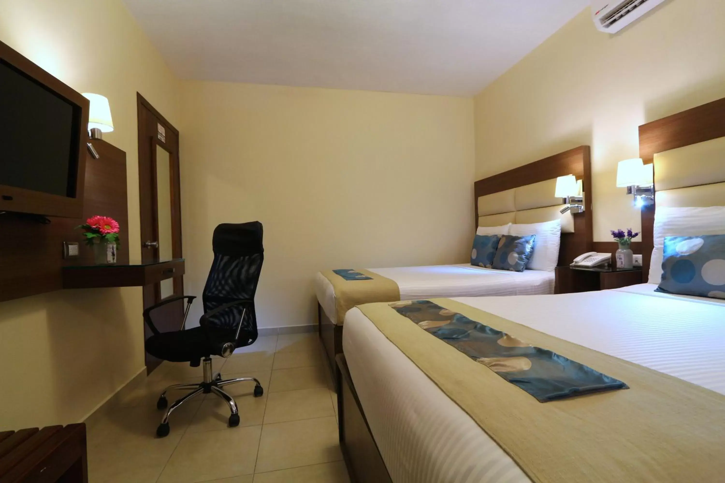 Bed in Hotel San Miguel, en el Centro - Desayuno Gratis