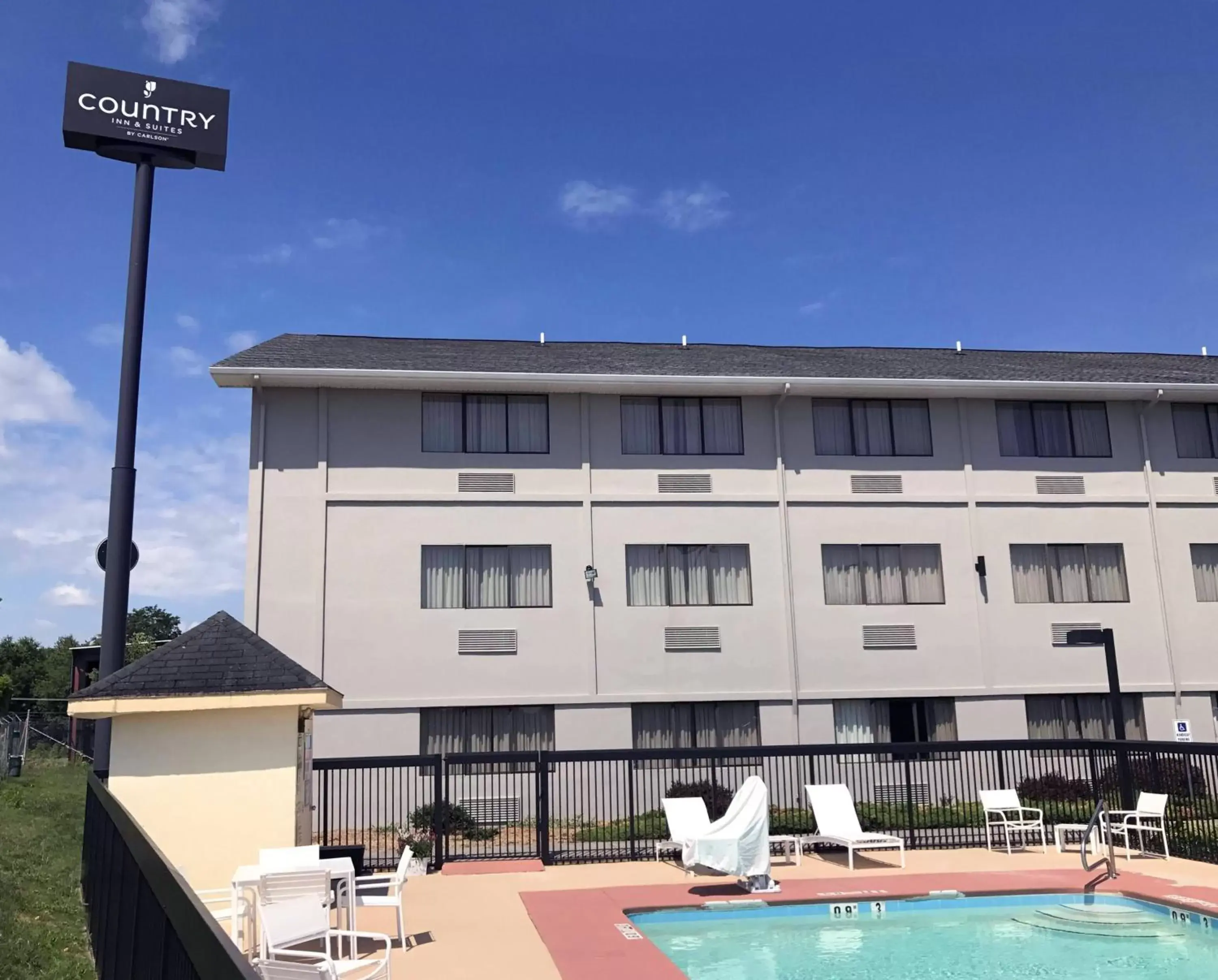 Swimming pool, Property Building in Country Inn & Suites by Radisson, Abingdon, VA