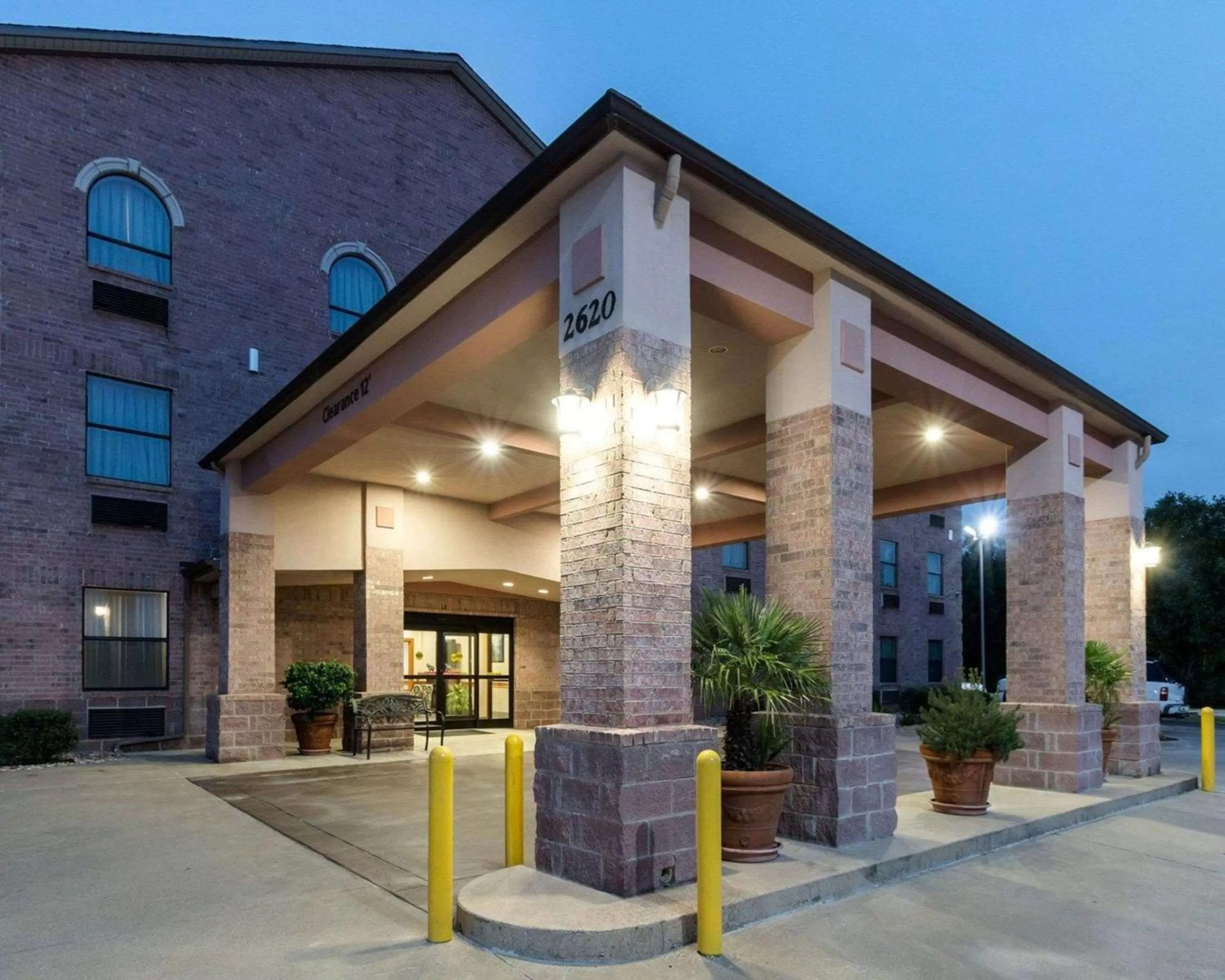 Property building in Quality Inn Buffalo