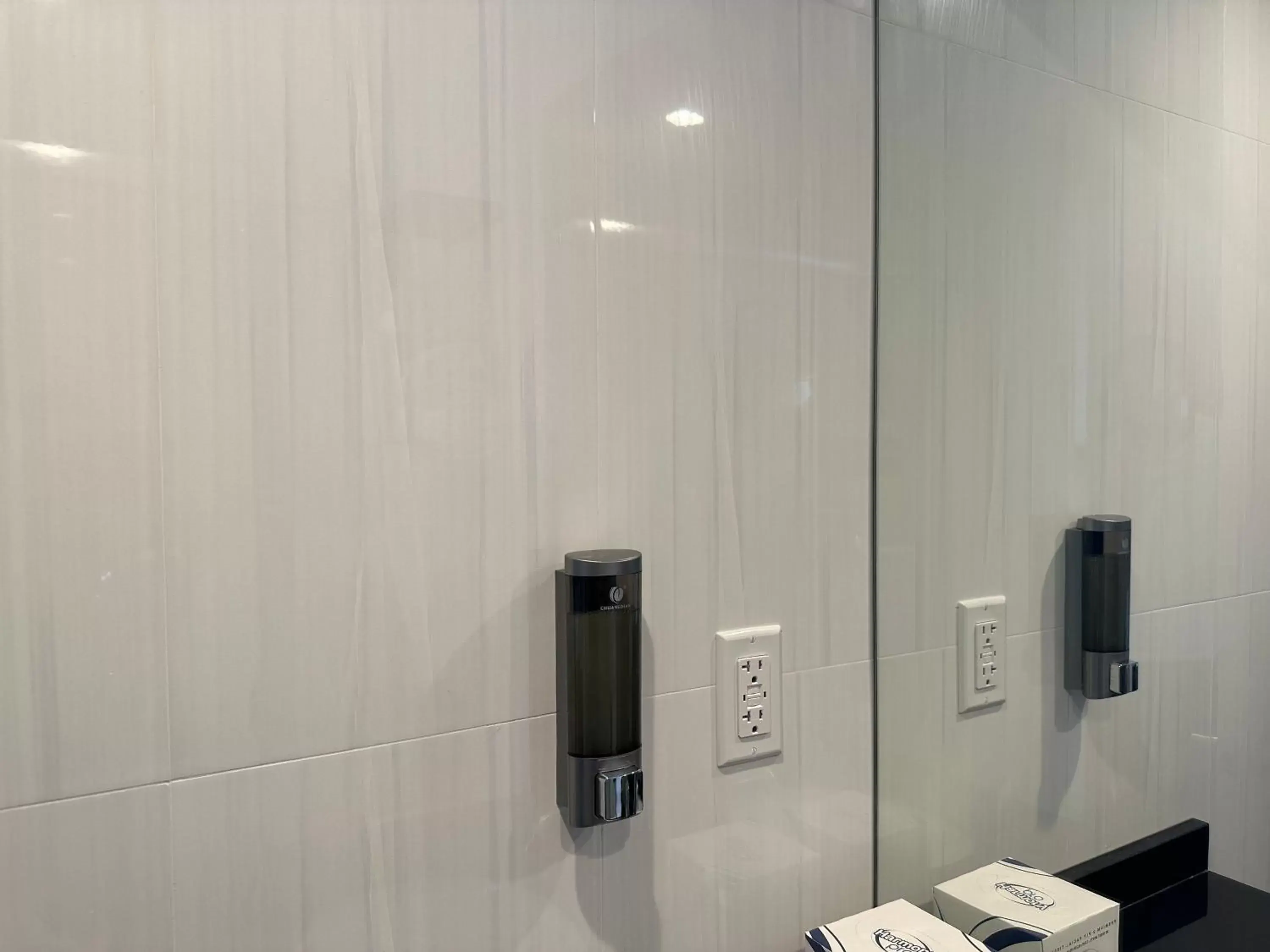 Bathroom in Regal Inn & Suites New York