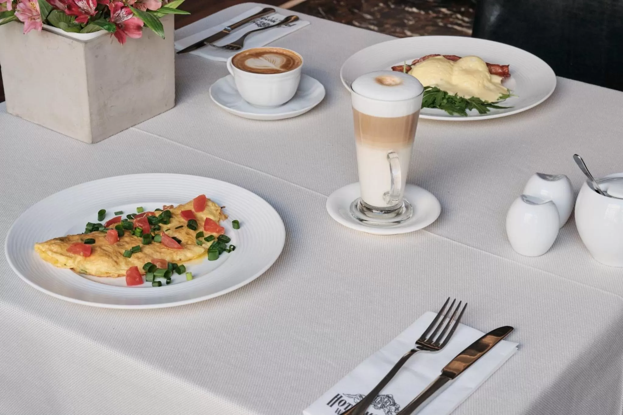 Food and drinks in Hotel Monopol