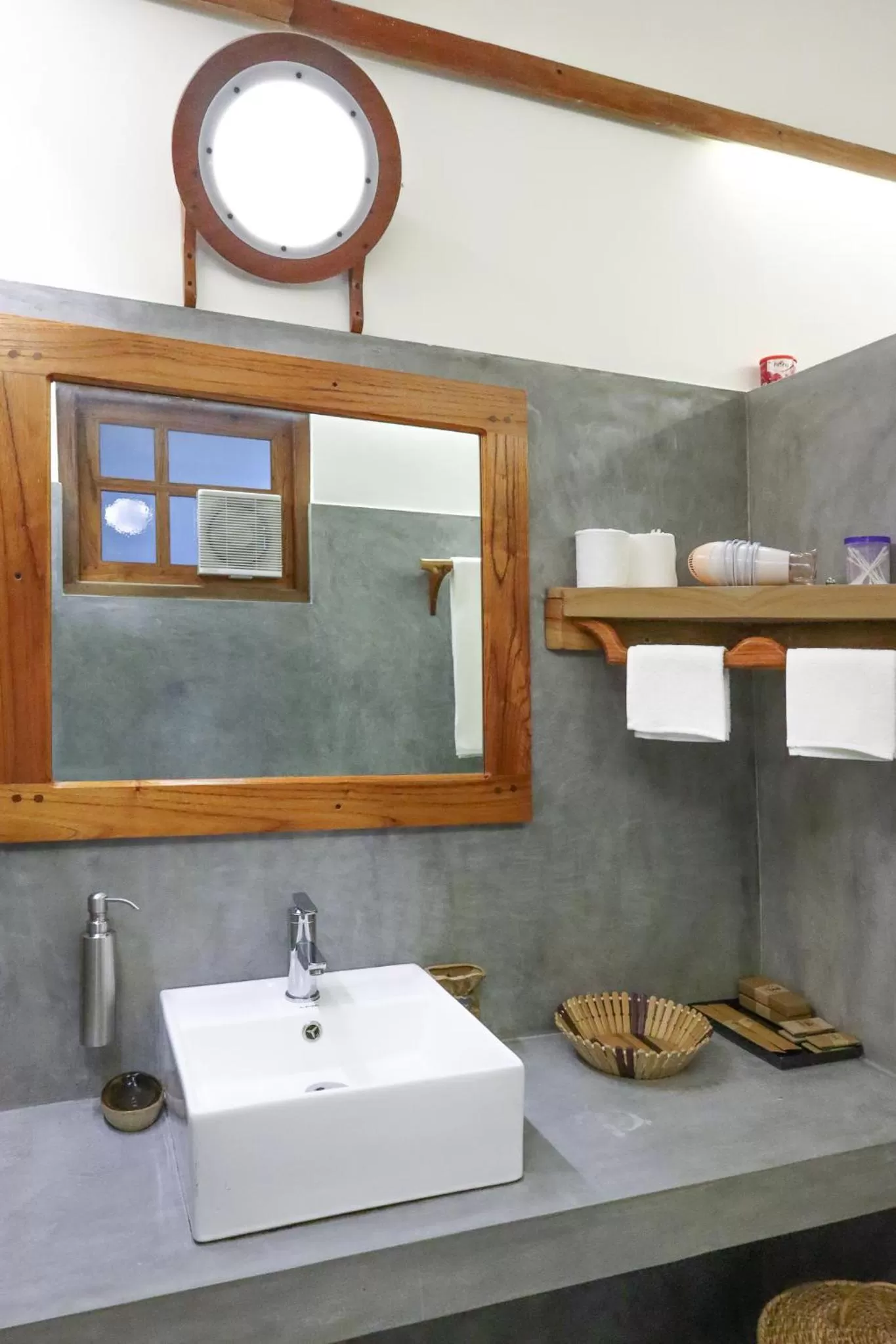 Bathroom in The One Ella