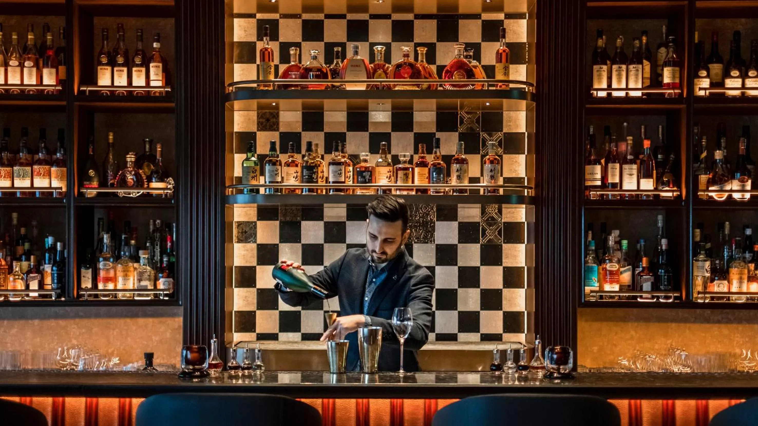 Lounge or bar in Four Seasons Hotel Tokyo at Otemachi