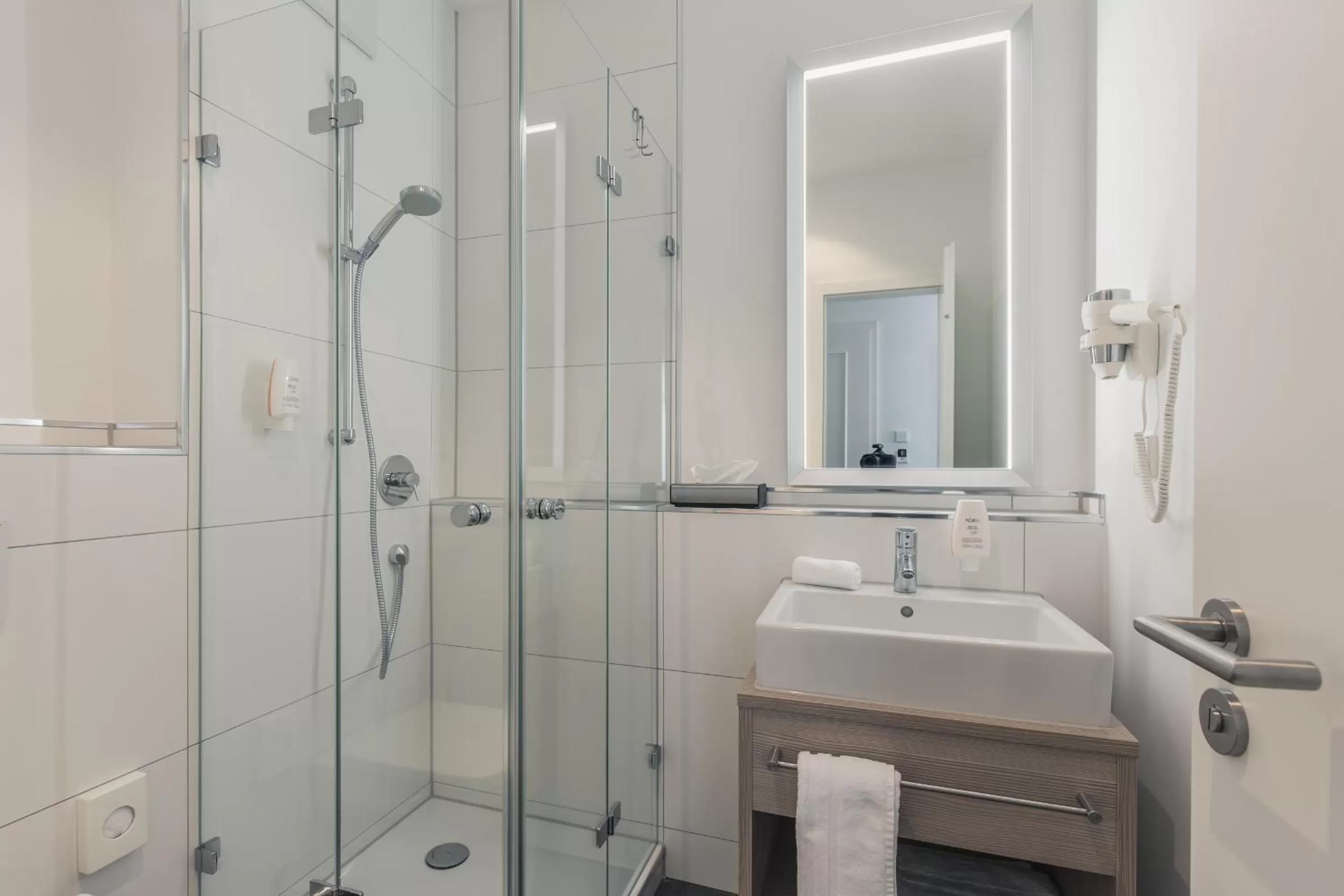 Shower in Bahnlounge 1907