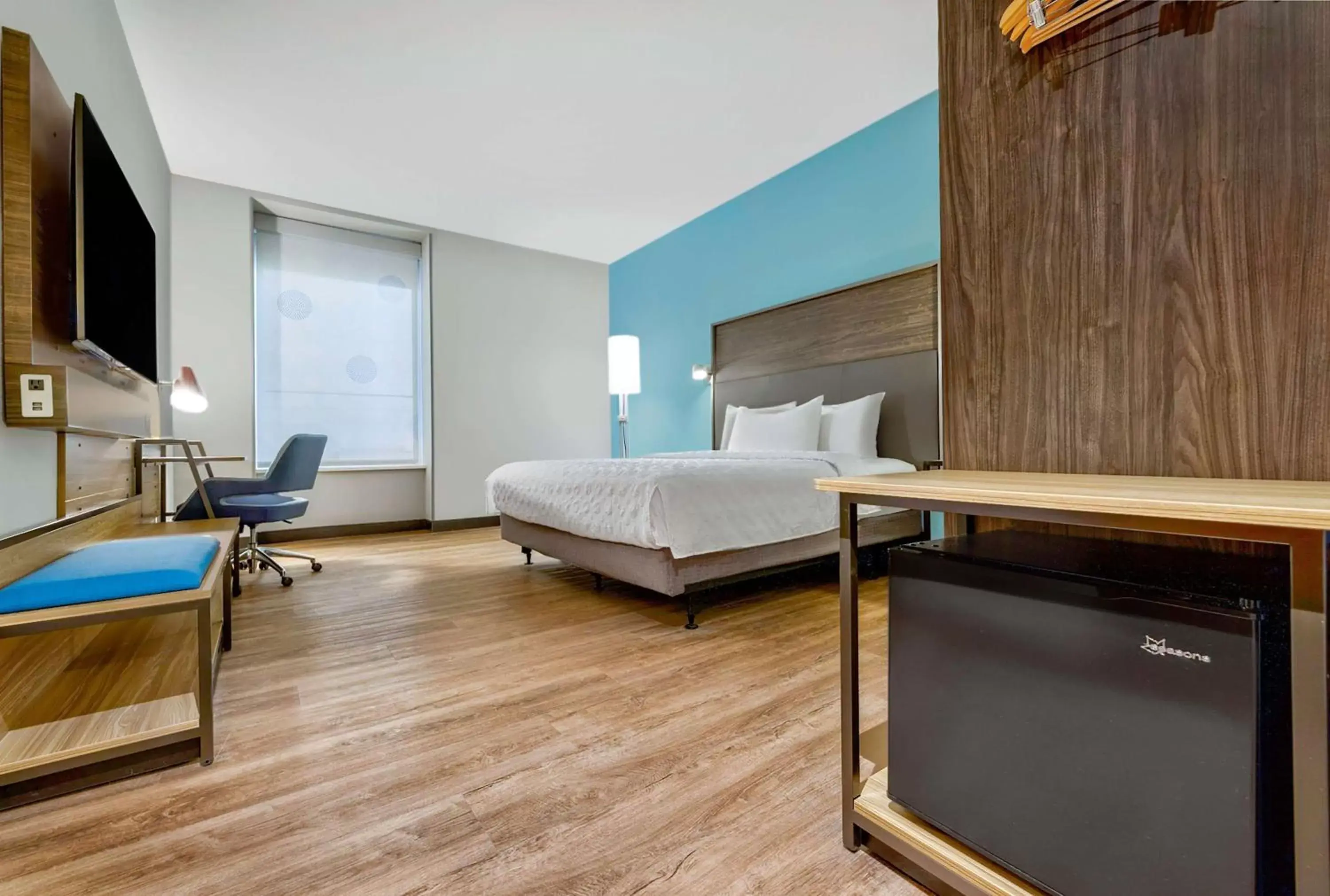 Bedroom, Bed in Tru By Hilton Minneapolis, Mn