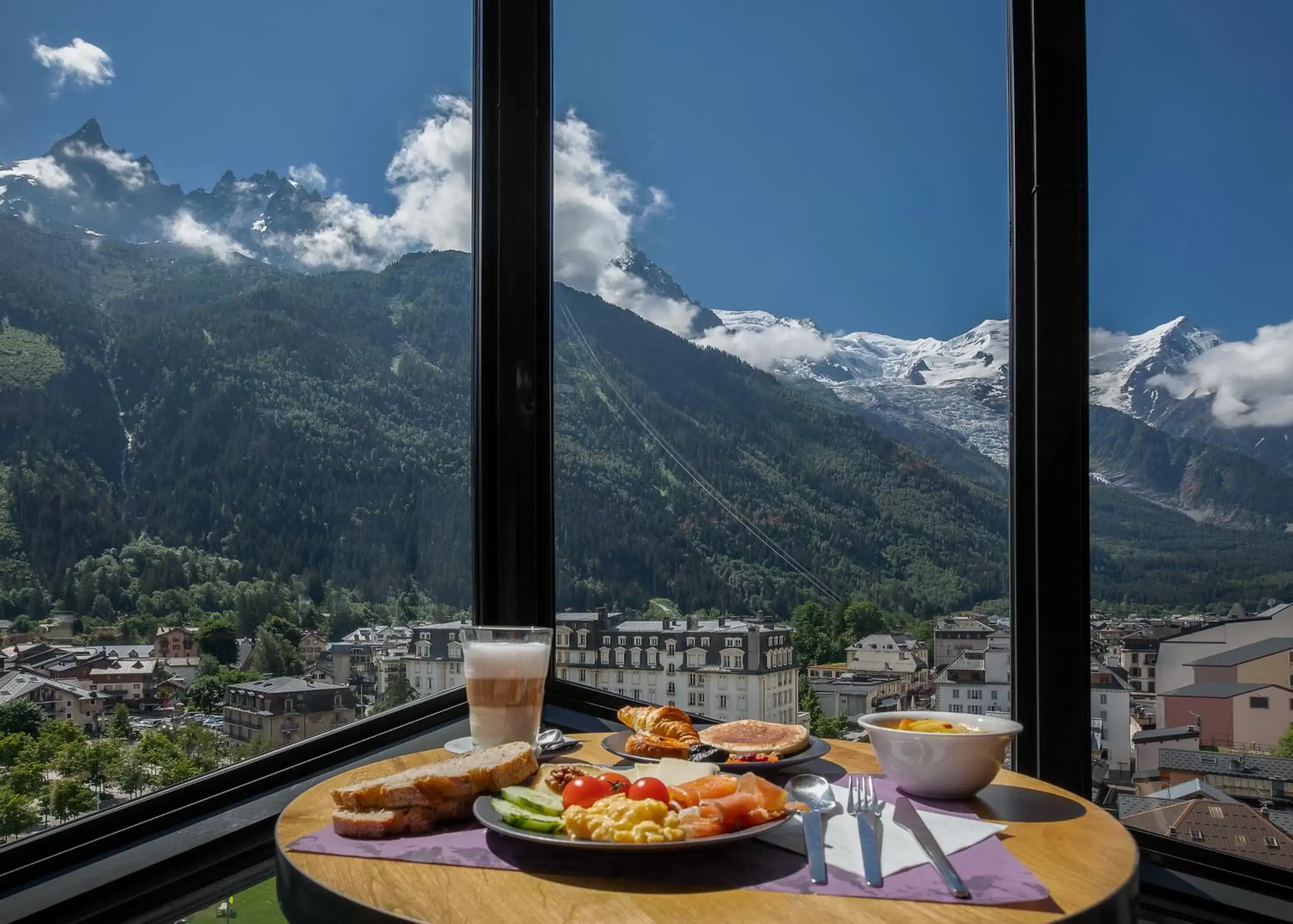 Breakfast, Mountain View in Alpina Eclectic Hotel