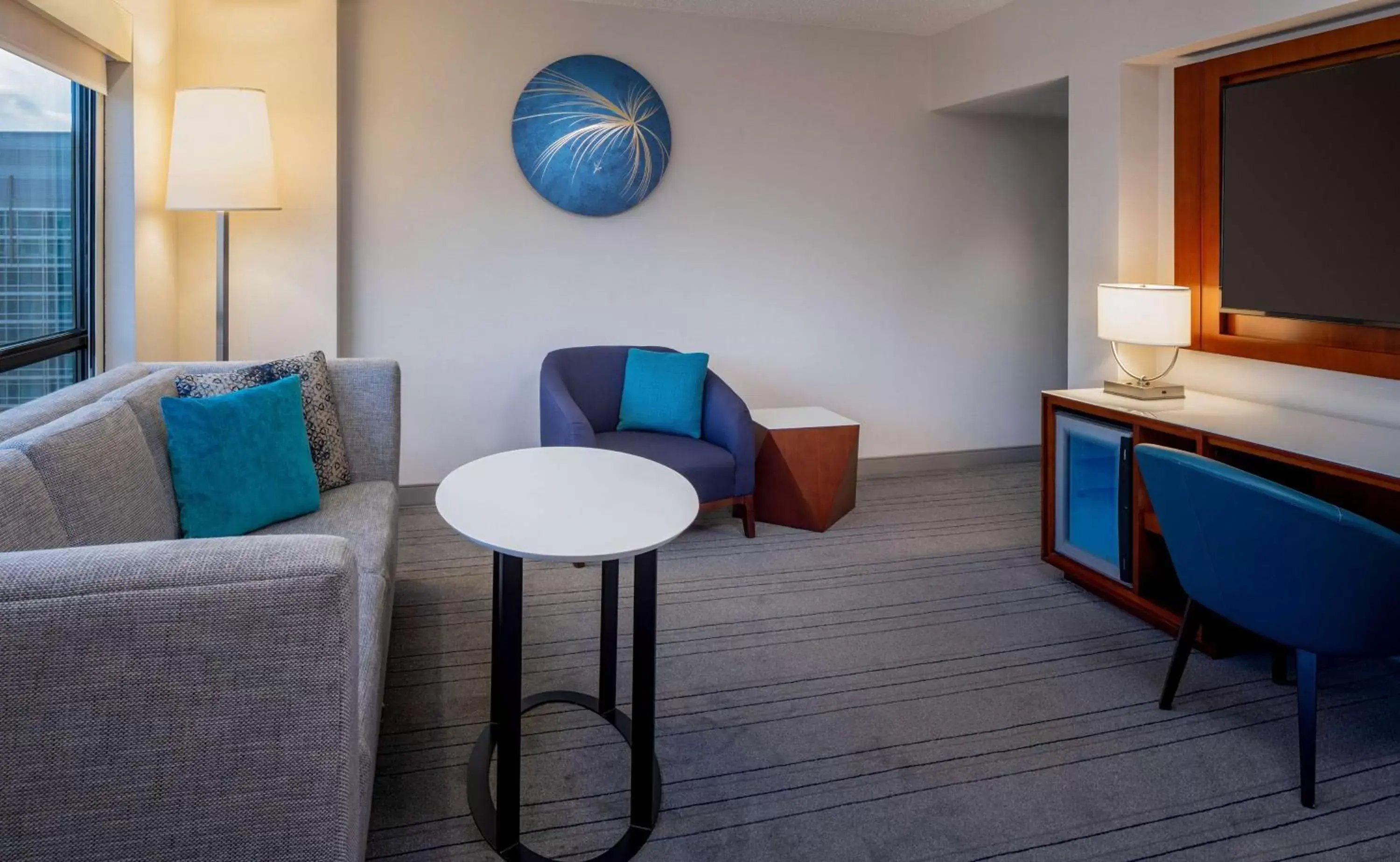 Photo of the whole room, Seating Area in Hyatt Regency Crystal City at Reagan National Airport