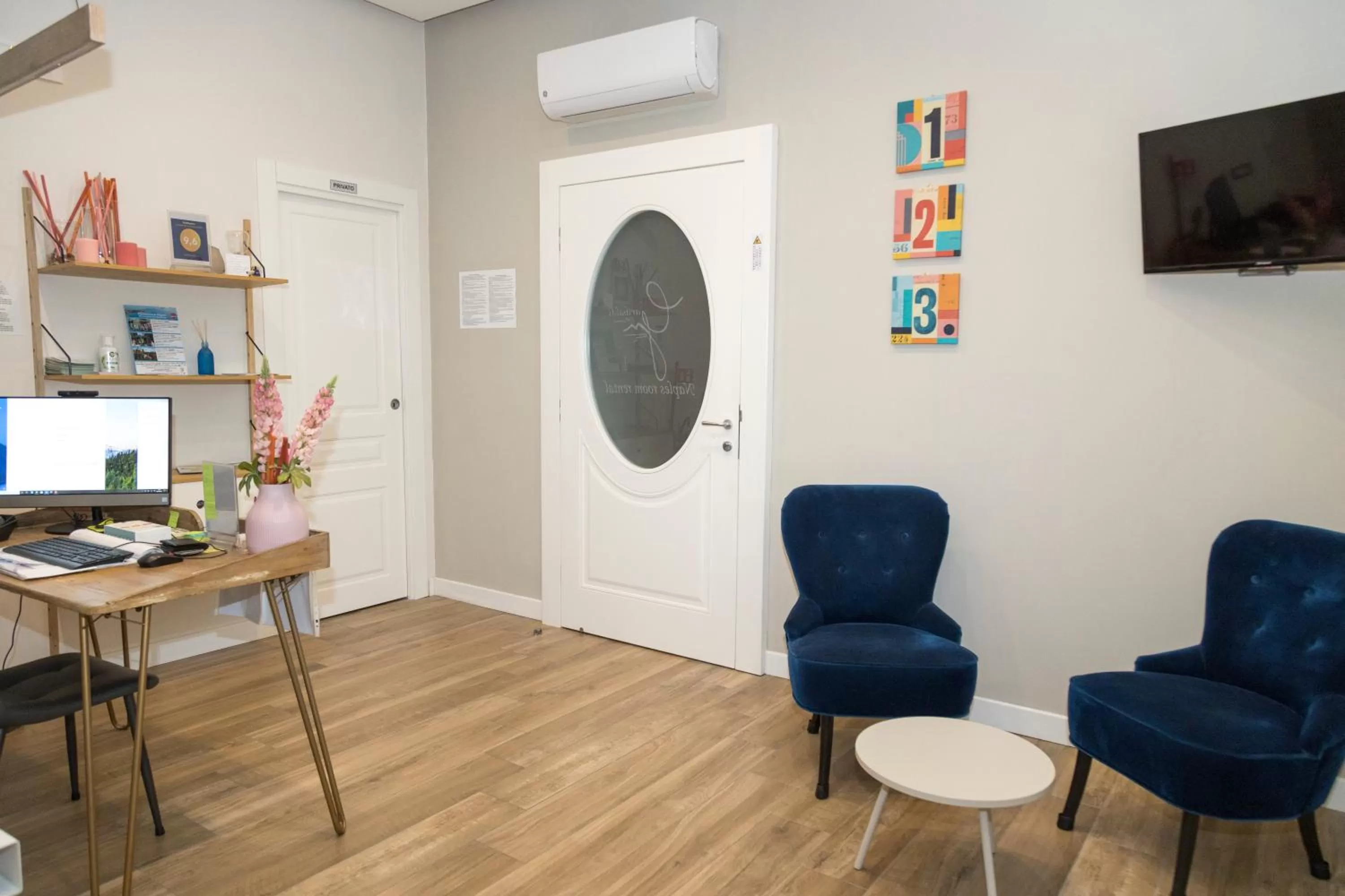 Lobby or reception, Seating Area in Garibaldi Rooms