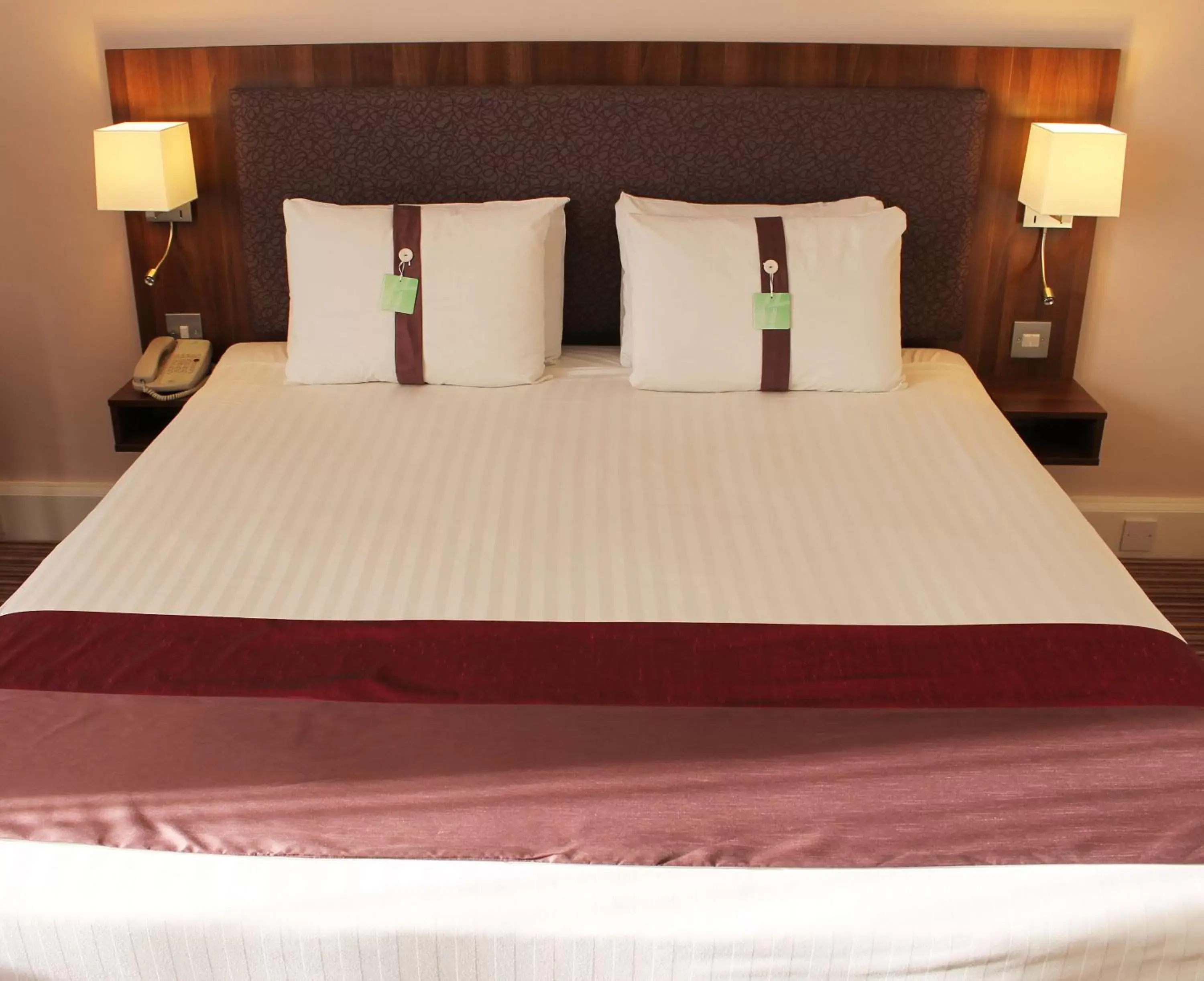 Bed in Holiday Inn Rotherham-Sheffield M1,Jct.33, an IHG Hotel