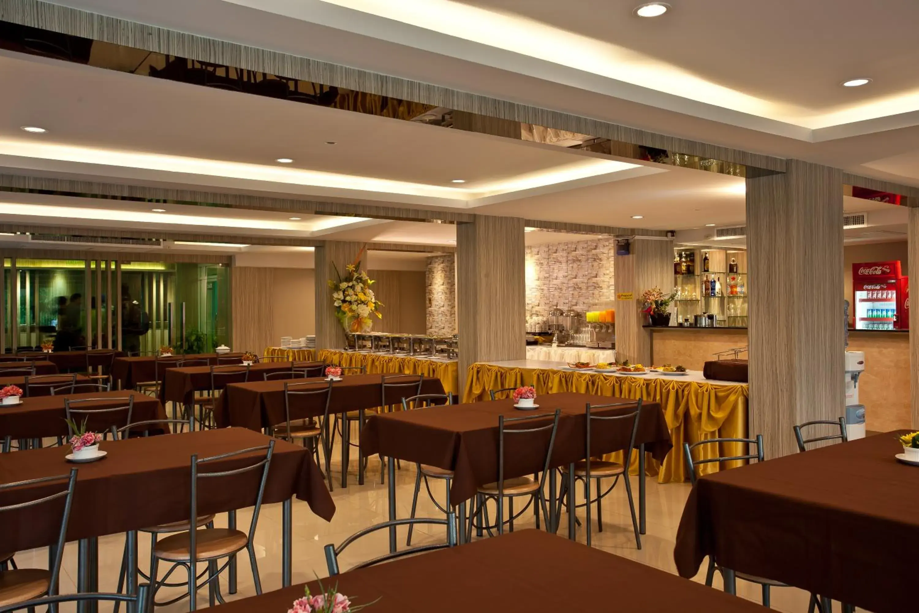 Restaurant/Places to Eat in Nrc Residence Suvarnabhumi
