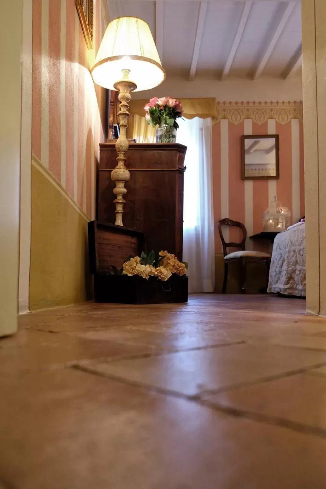 Decorative detail, Seating Area in TORRE GIARDINO SEGRETO B&B- Borgo Capitano Collection - Albergo diffuso