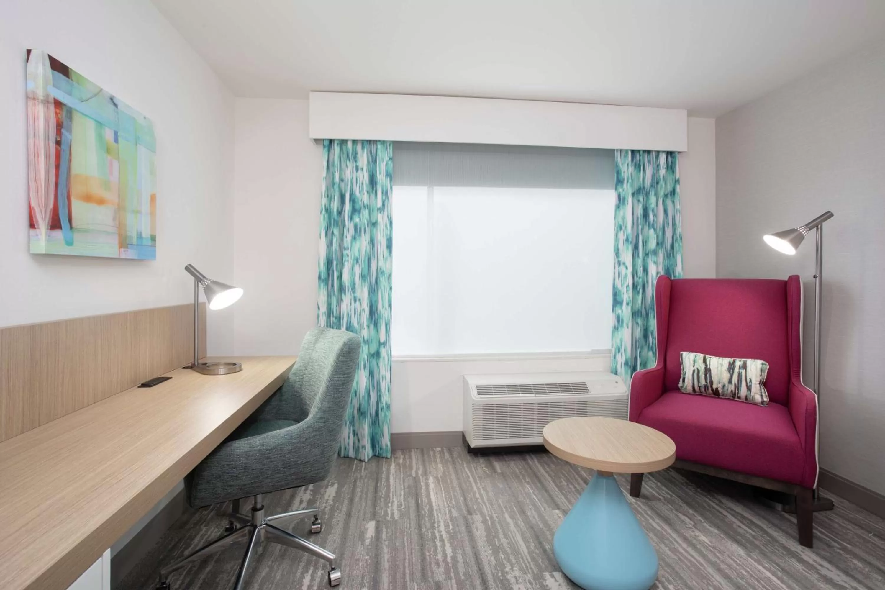 Bedroom in Hilton Garden Inn Omaha Aksarben Village