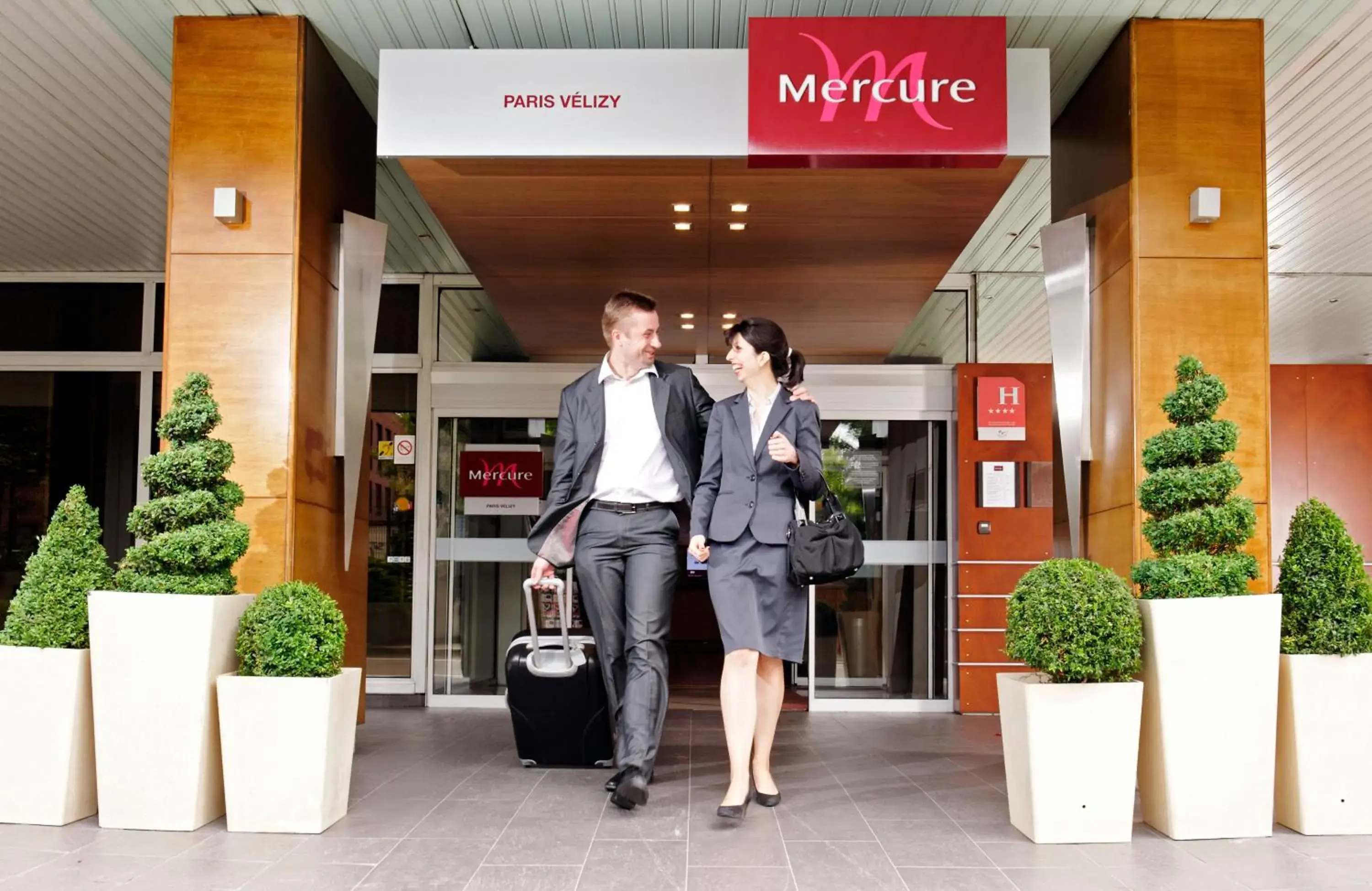 Facade/entrance in Mercure Paris Velizy