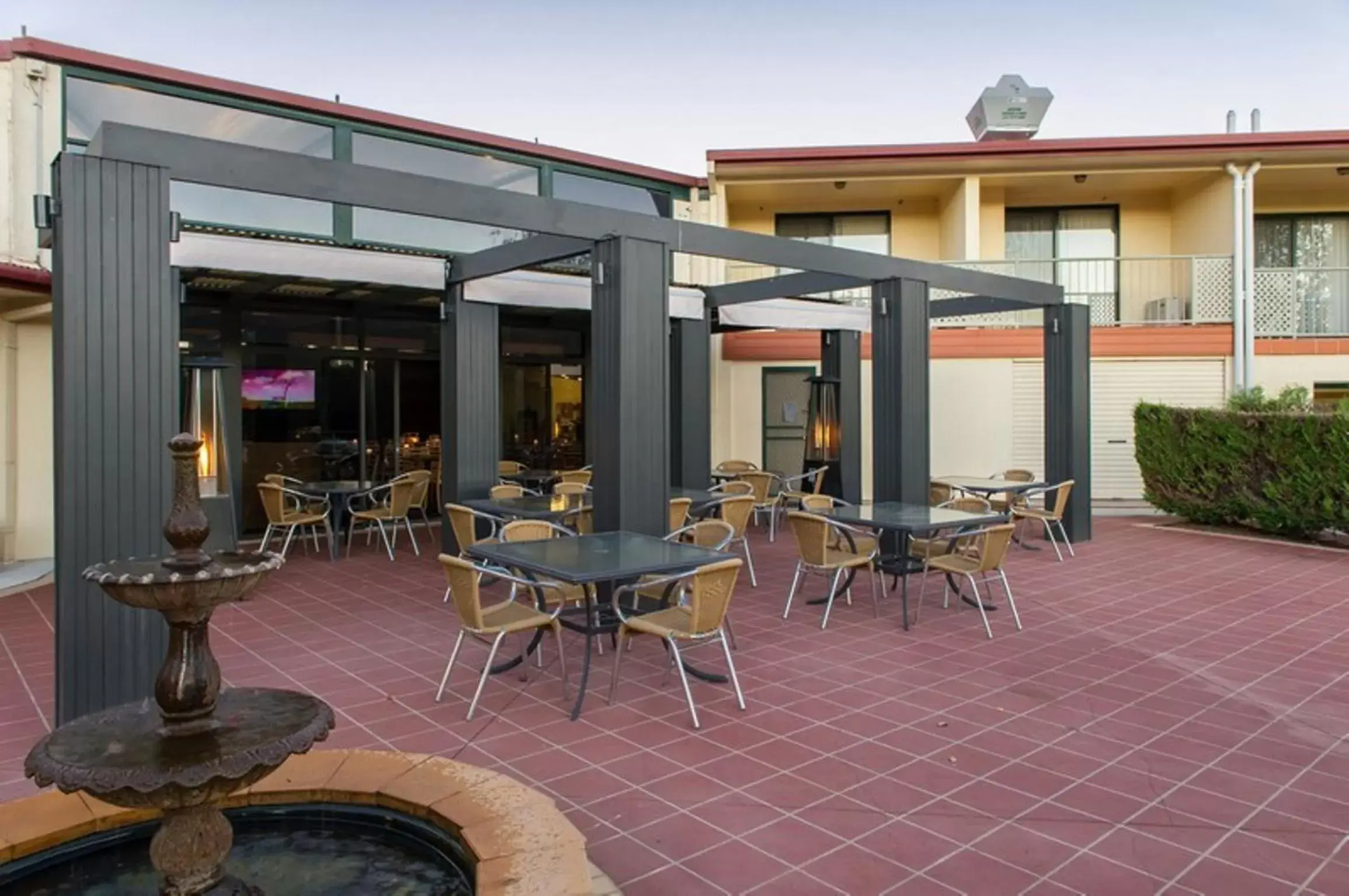 Restaurant/places to eat in Alpha Hotel Canberra