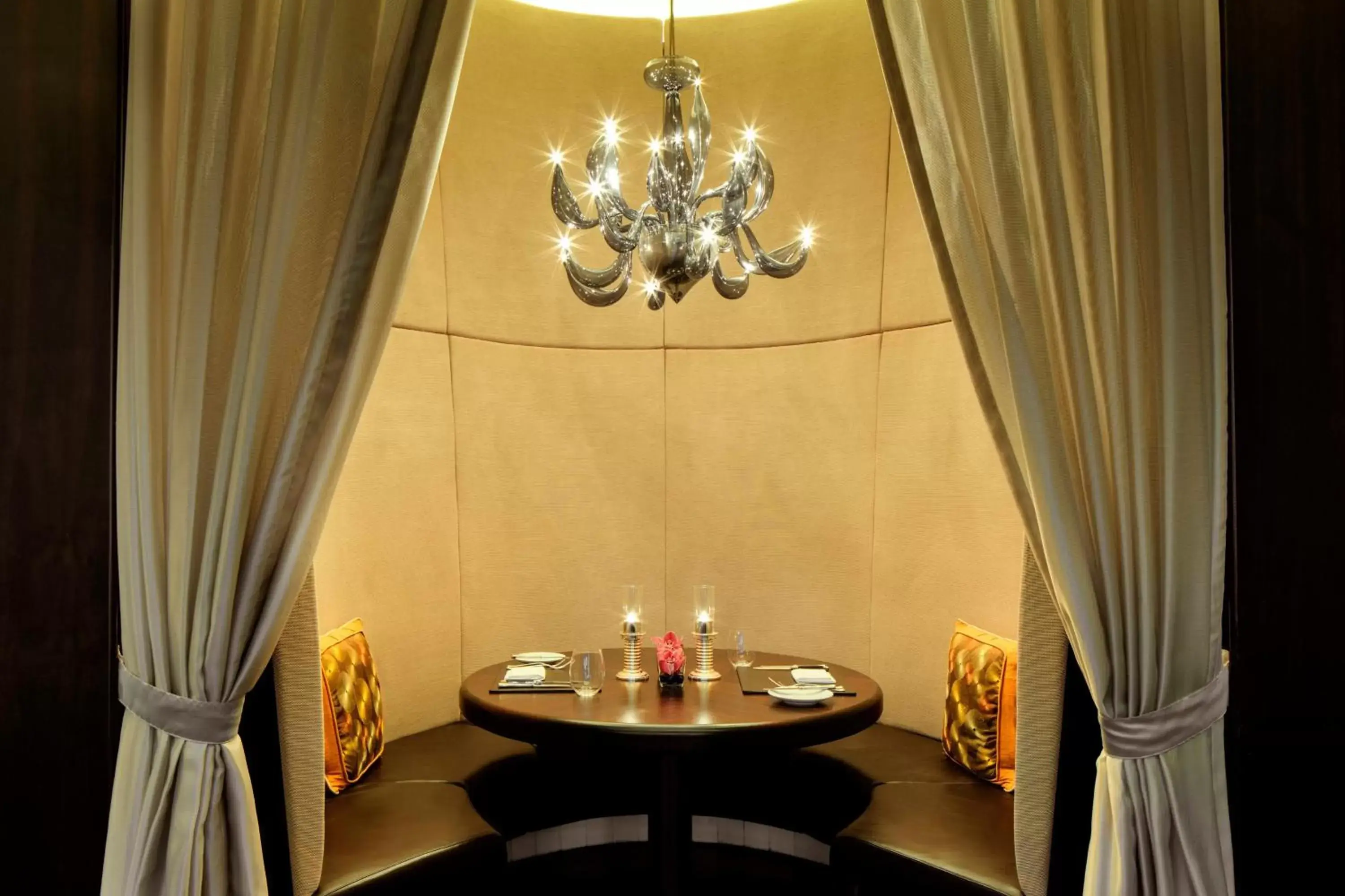 Restaurant/places to eat, Seating Area in The St. Regis Saadiyat Island Resort, Abu Dhabi