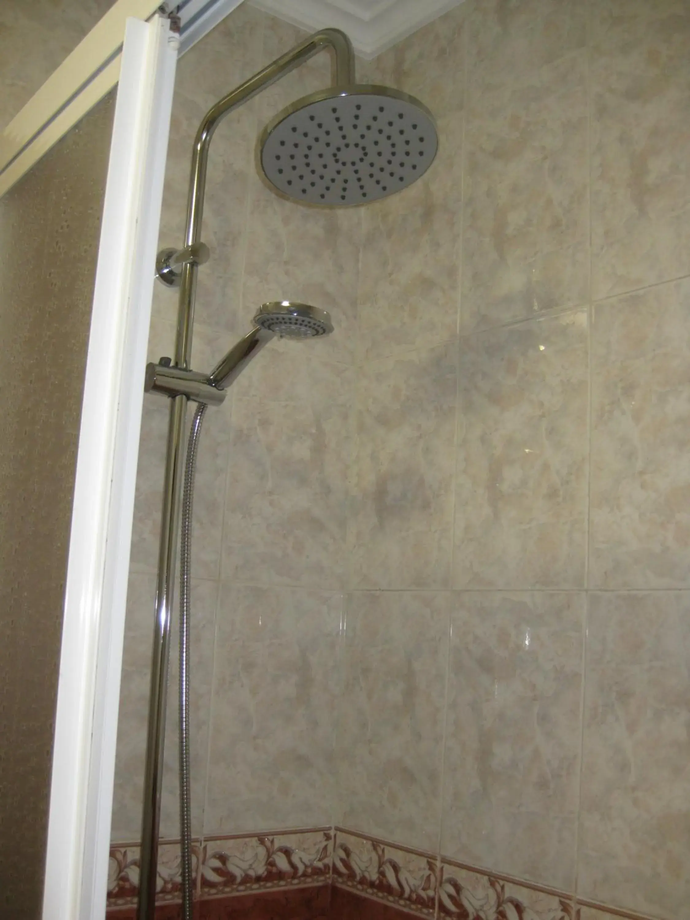 Shower, Bathroom in Hotel Rural Entremontes