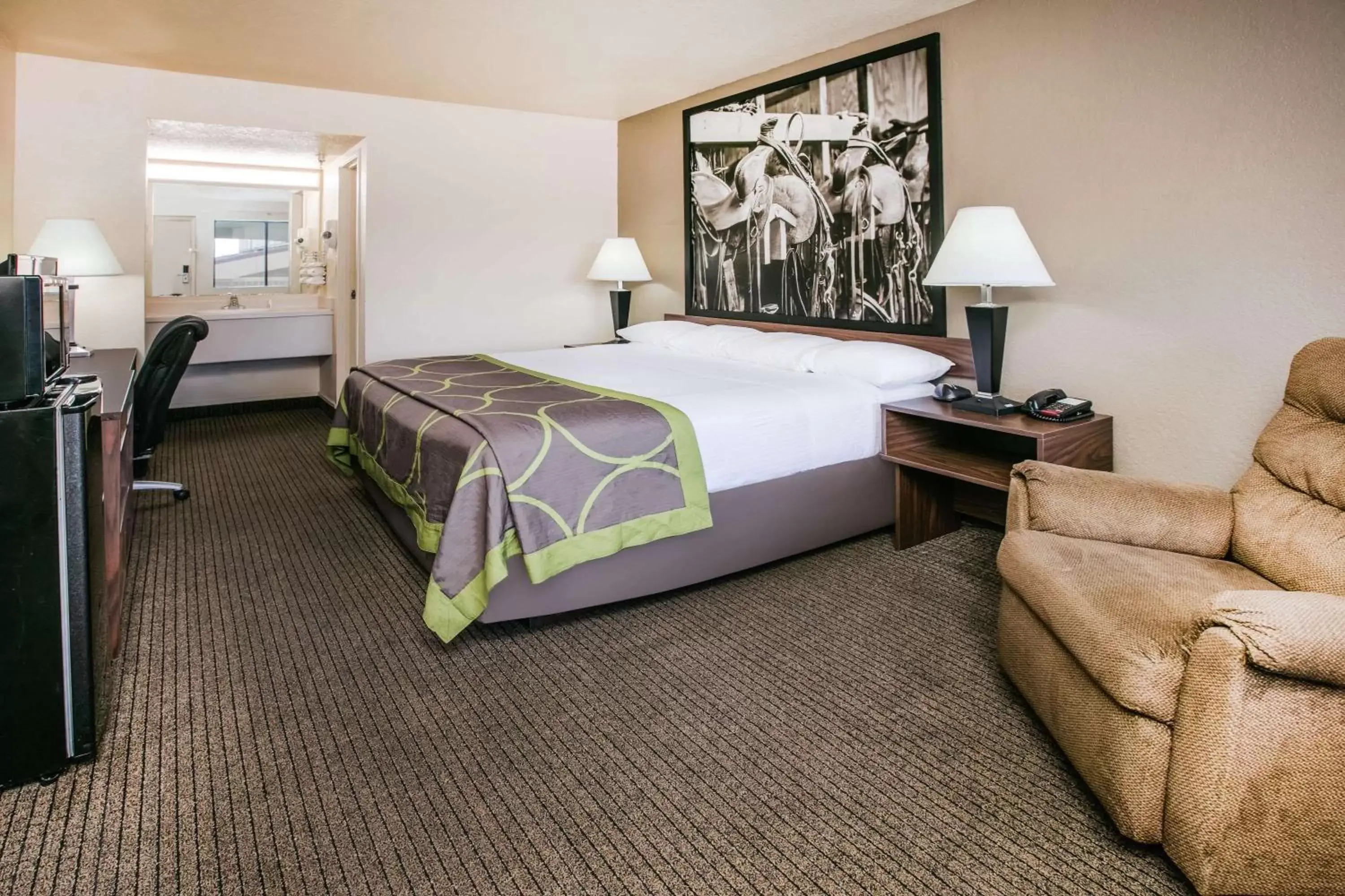 Photo of the whole room, Bed in Super 8 by Wyndham Oklahoma Airport Fairgrounds West