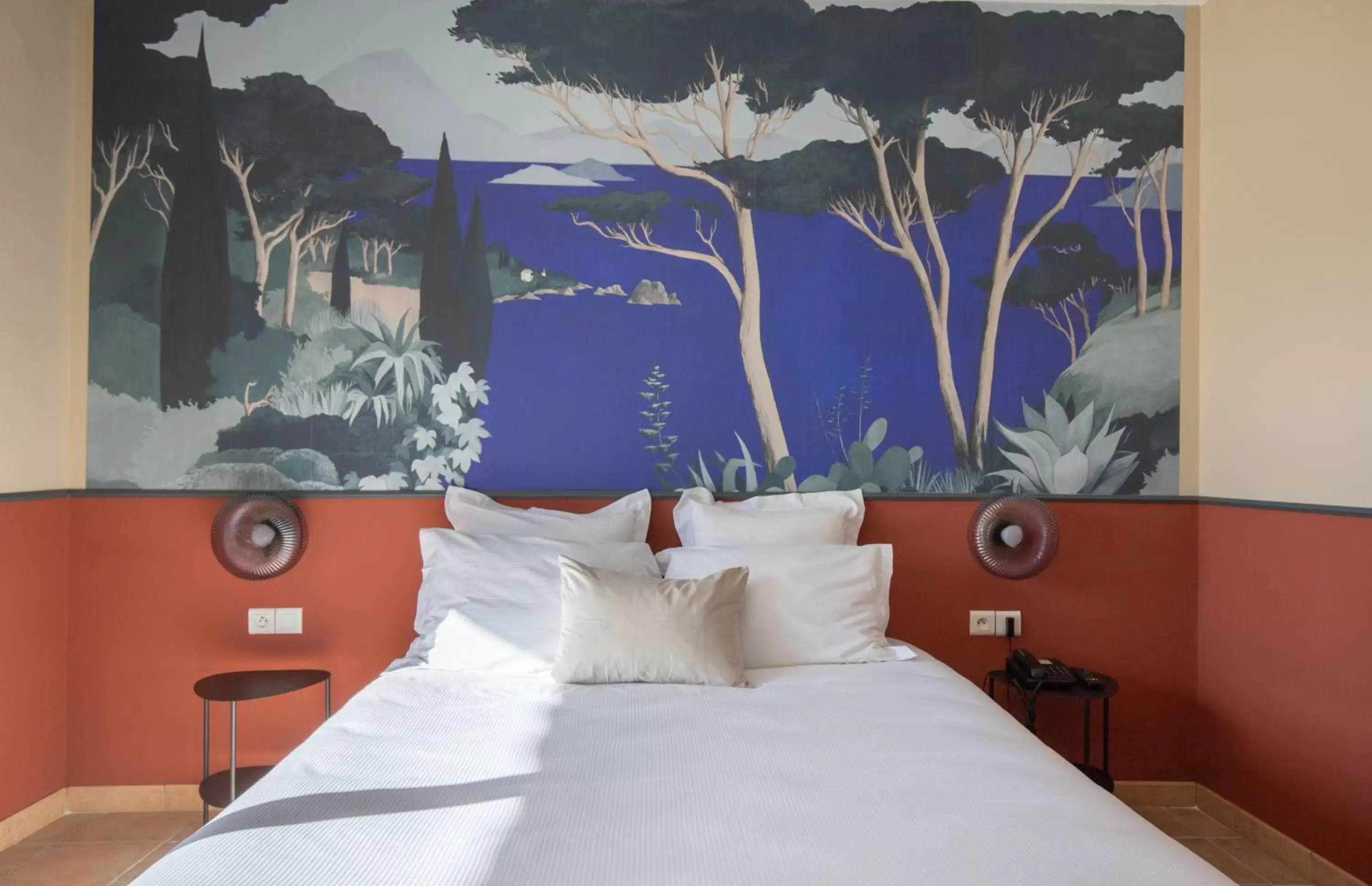 Bed in Hôtel La Perna Bed in Hôtel La Perna