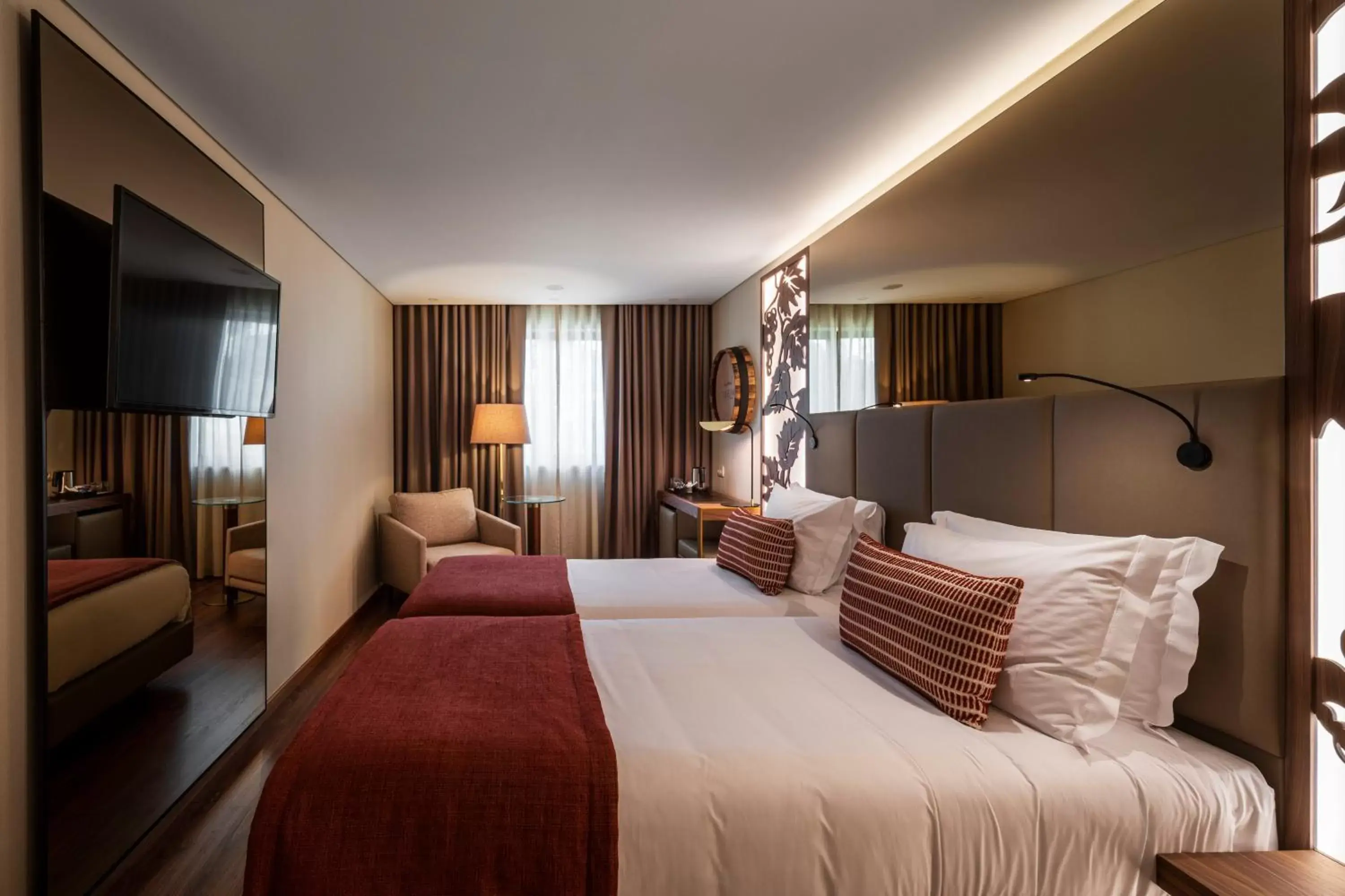 Bedroom, Bed in TURIM Oporto Hotel