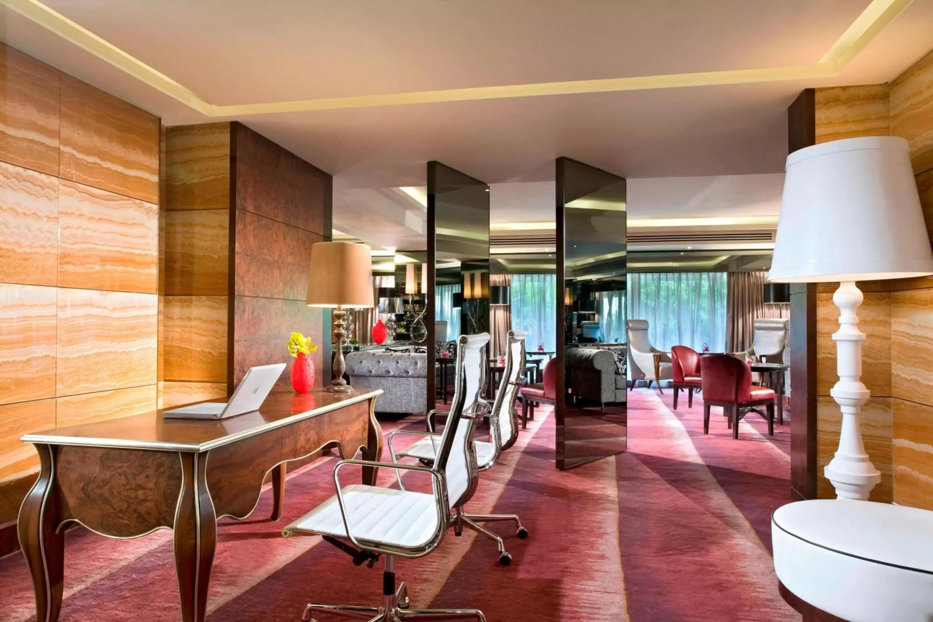 Lounge or bar in Sheraton Towers Singapore Hotel