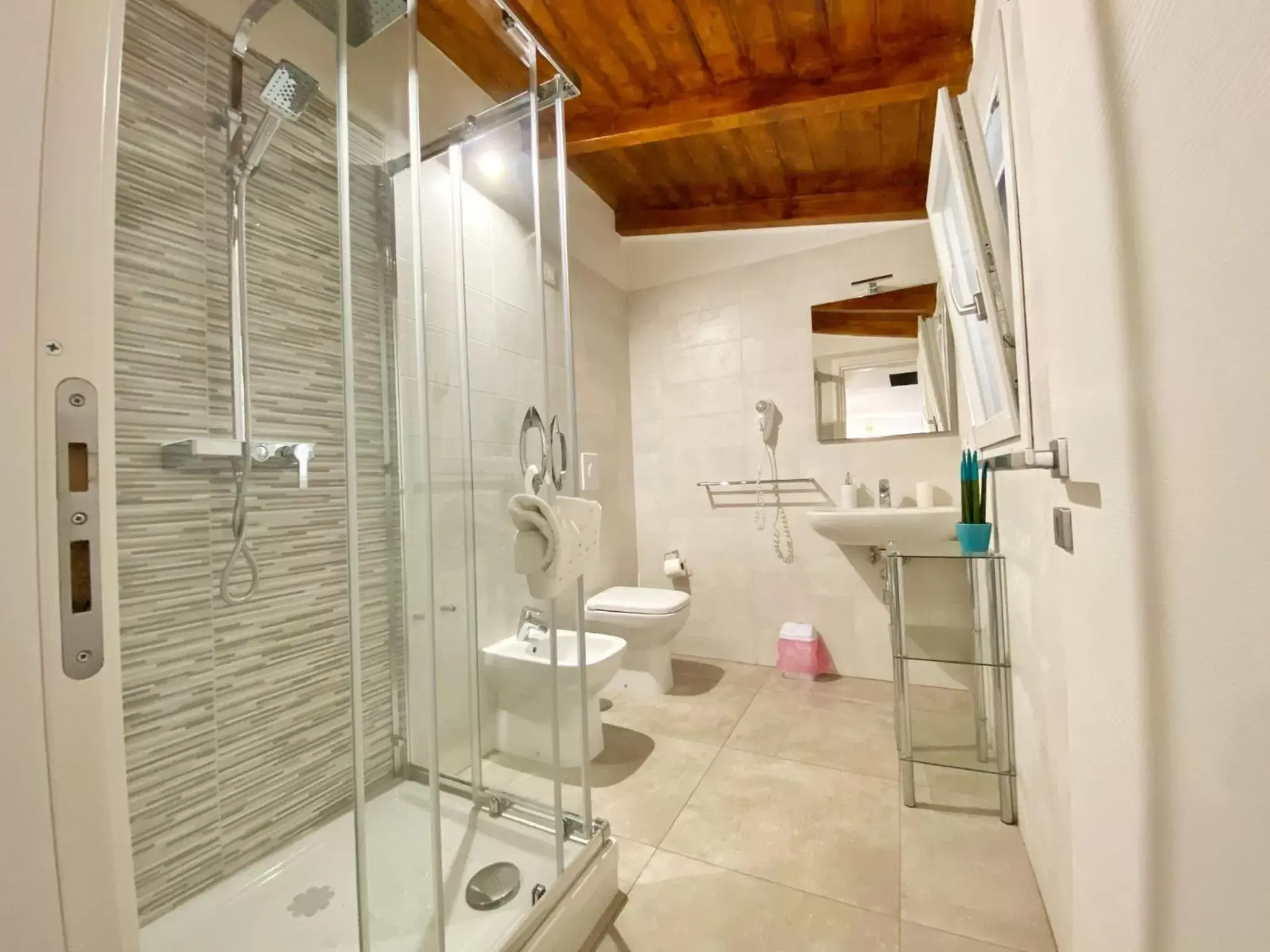 Shower, Bathroom in B&B Salerno IN Centro