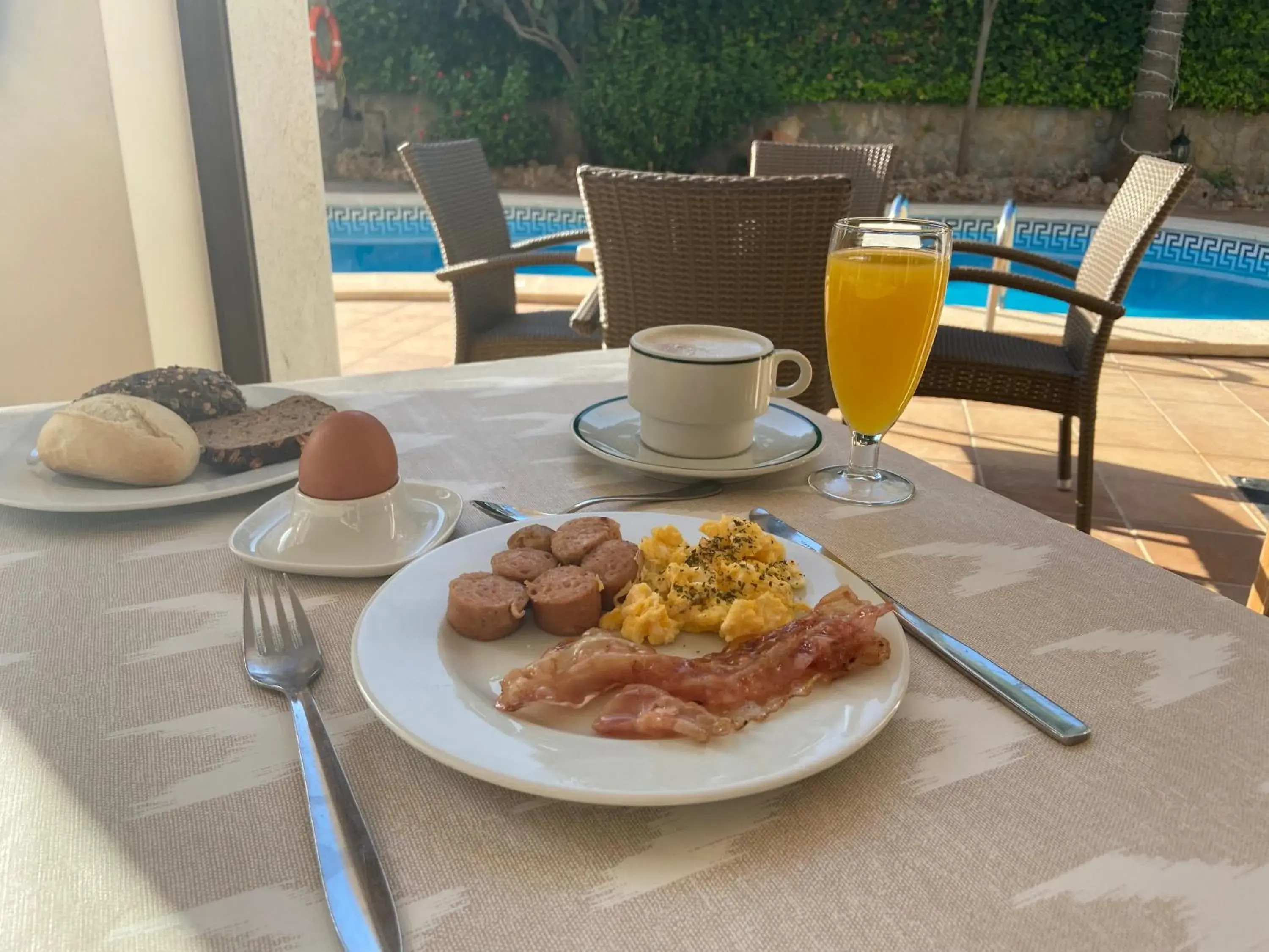 Buffet breakfast, Swimming Pool in Hs Villa Rosa Paguera