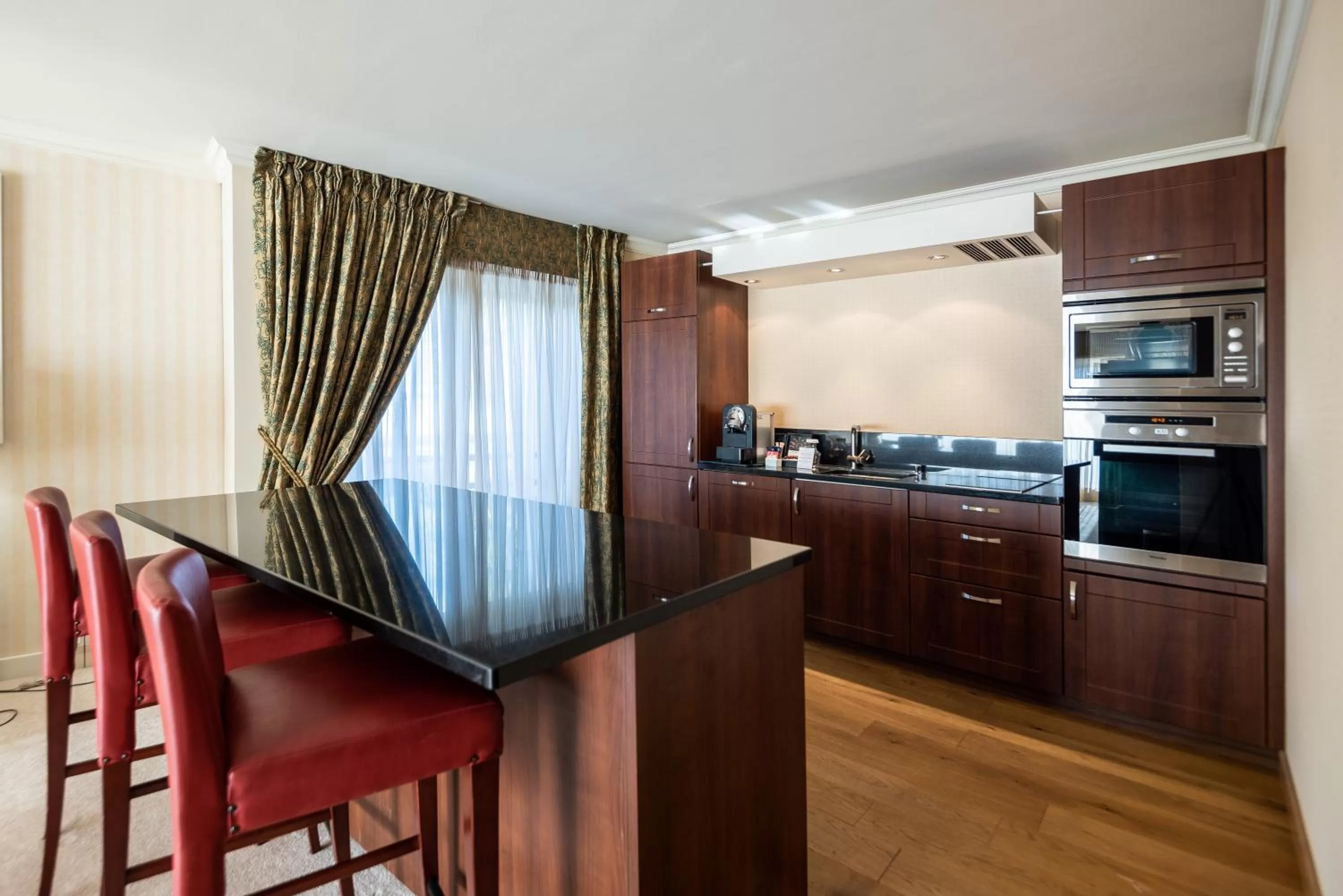 Kitchen or kitchenette in Royal Plaza Montreux