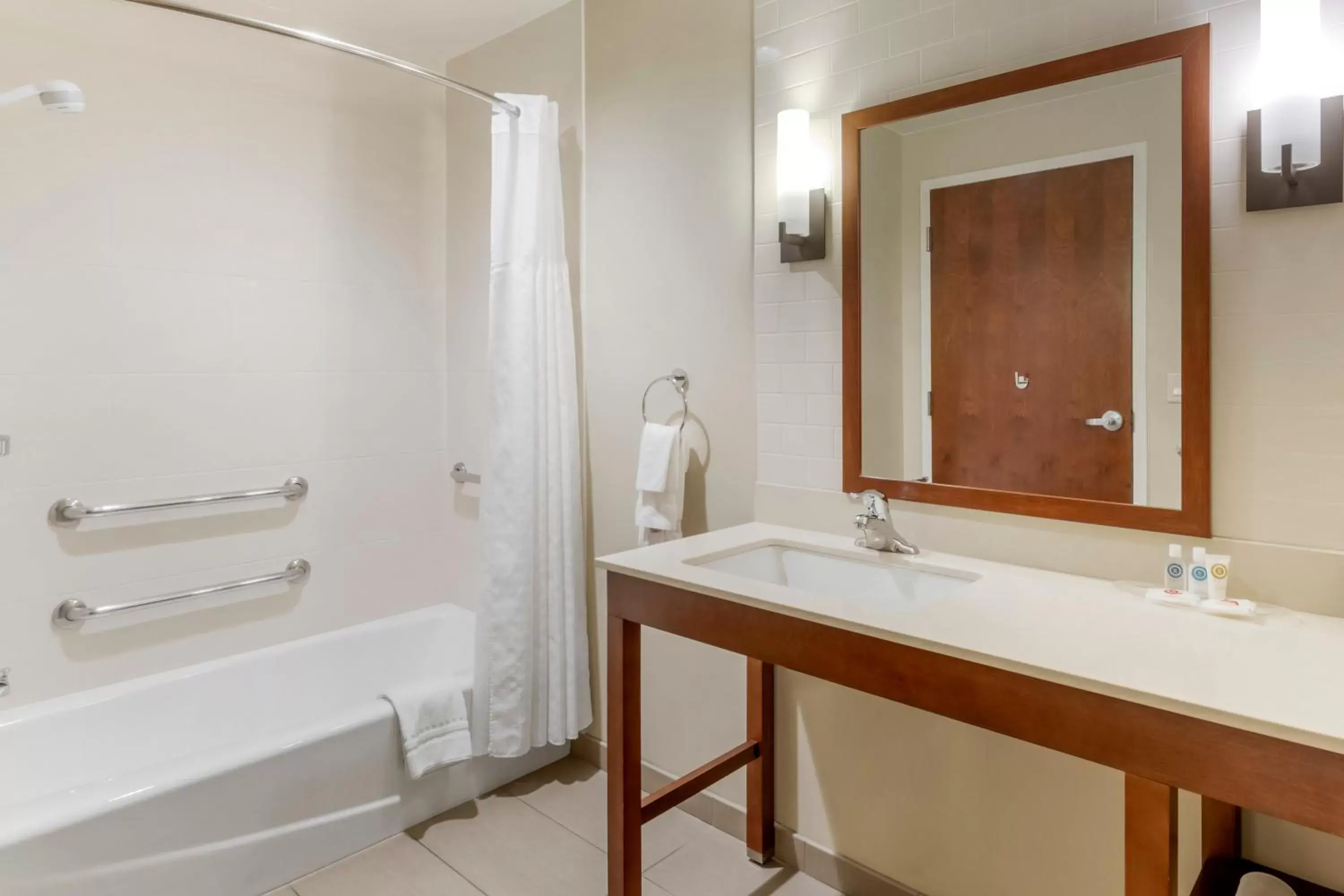 Bathroom in Comfort Suites St George - University Area