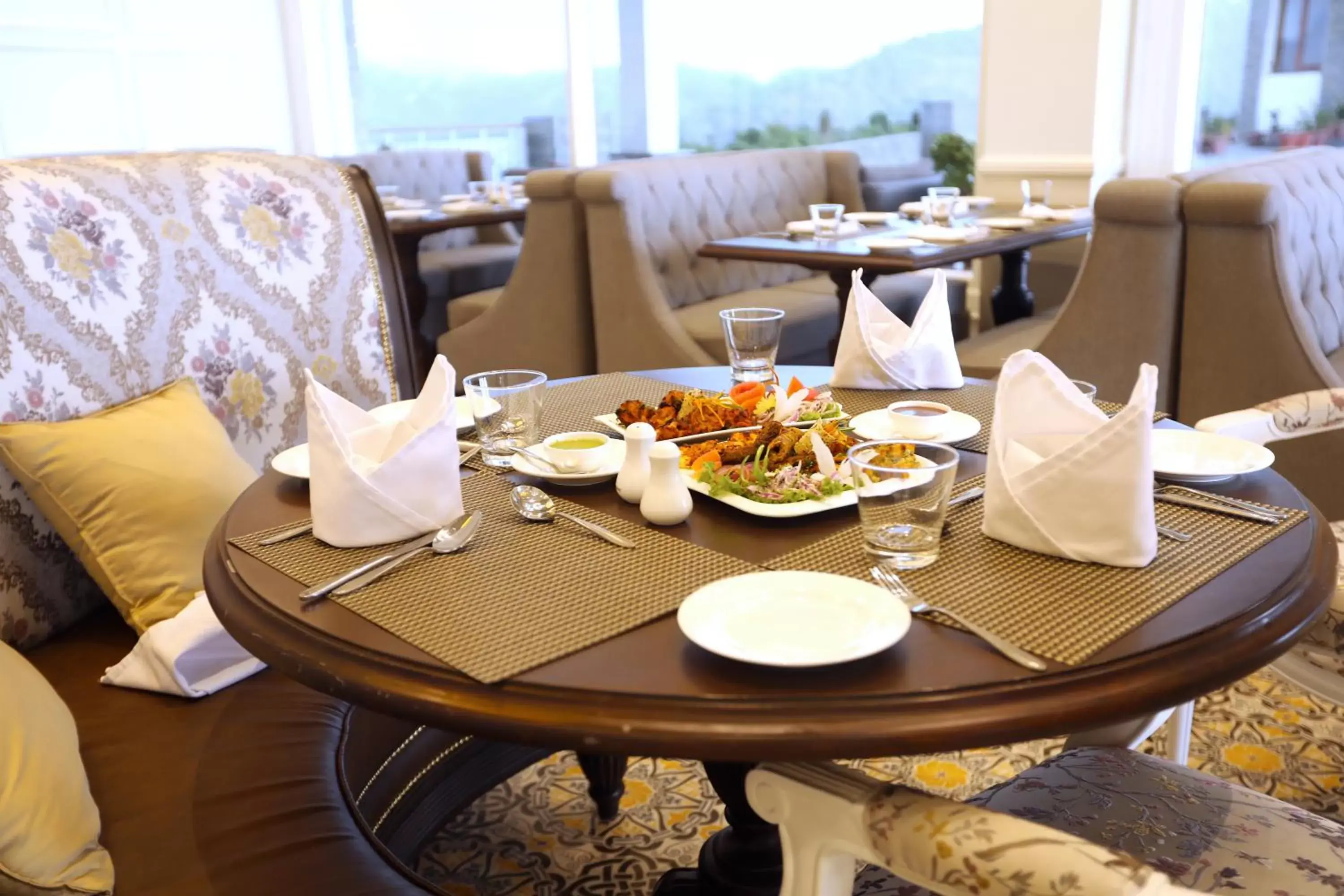 Restaurant/Places to Eat in Fortune Select Forest Hill, Mahiya, Kasauli - Member ITC's Hotel Group Restaurant/Places to Eat in Fortune Select Forest Hill, Mahiya, Kasauli - Member ITC's Hotel Group