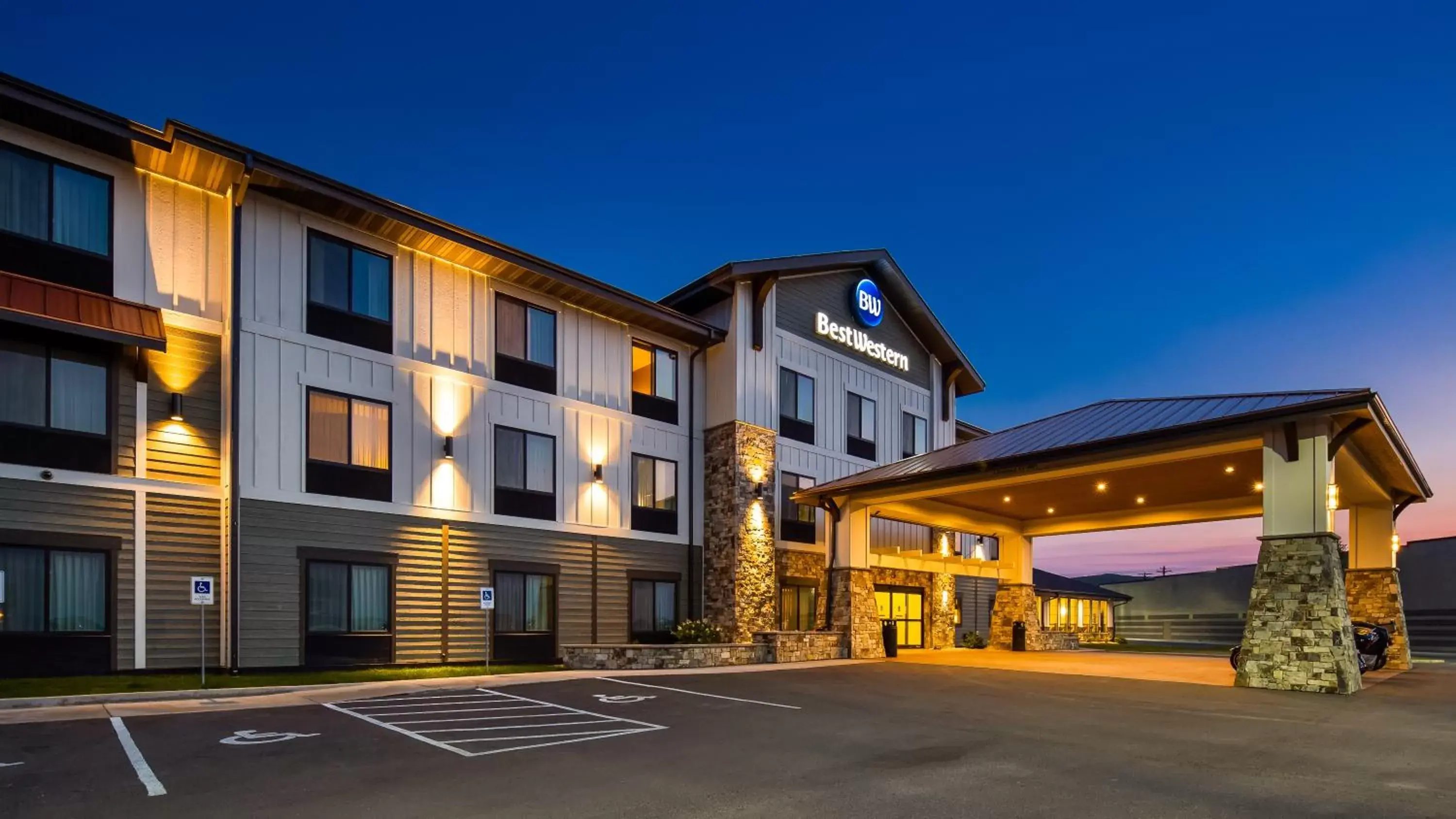 Facade/entrance, Property Building in Best Western Shelby Inn & Suites