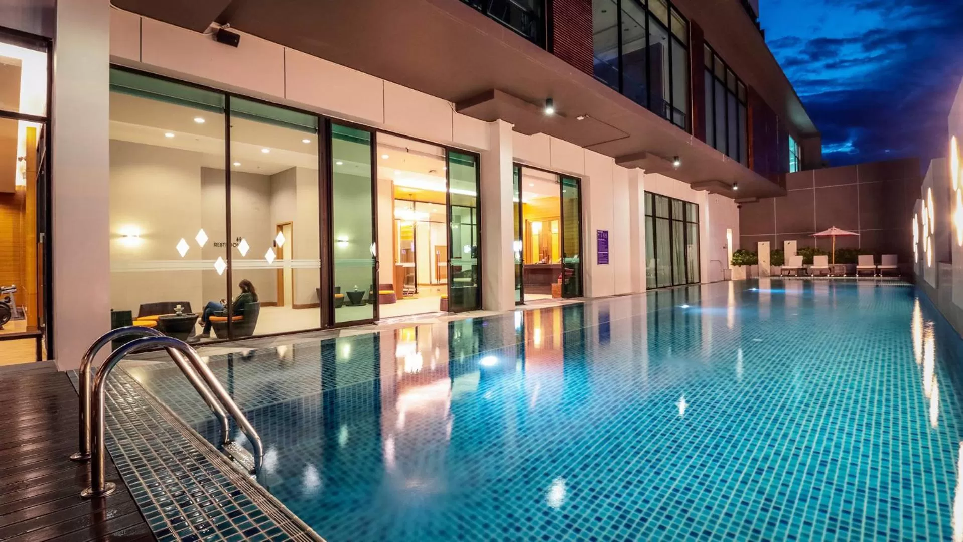 Swimming pool in Grand Fortune Hotel Nakhon Si Thammarat