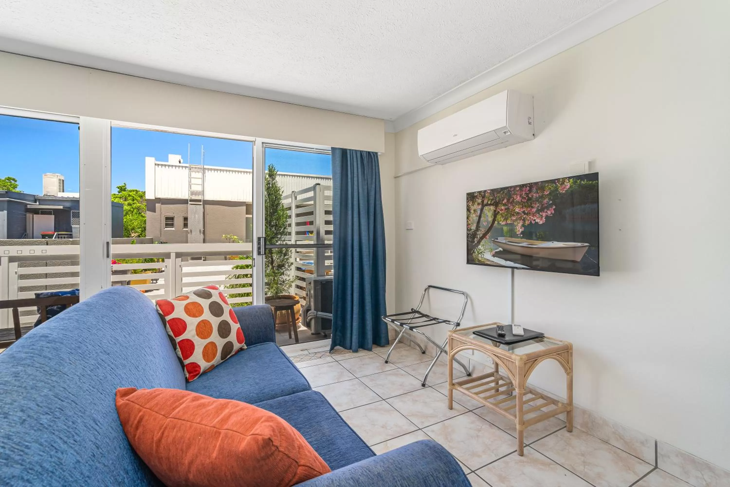 TV and multimedia in Nelson Towers Motel & Apartments