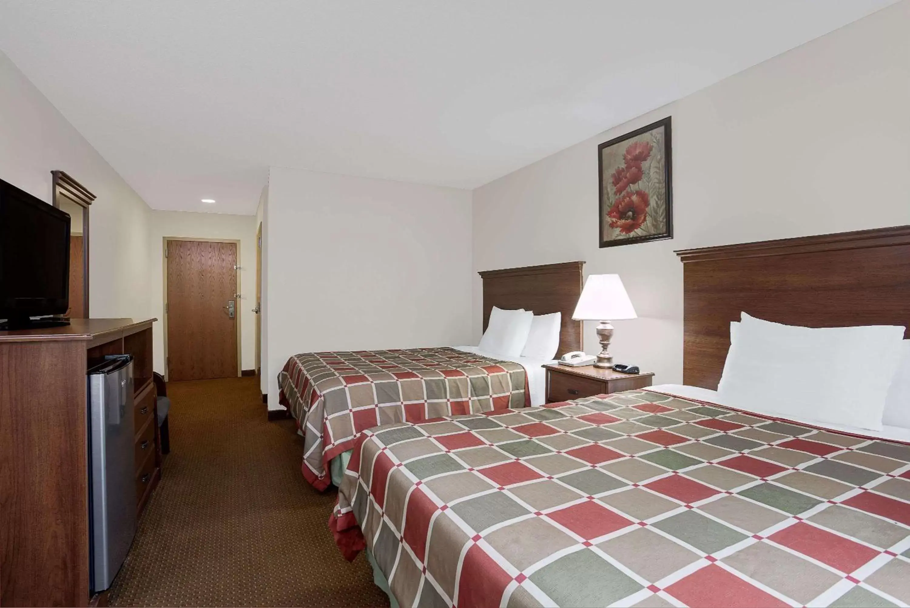 Photo of the whole room, Bed in Days Inn by Wyndham Greensboro NC