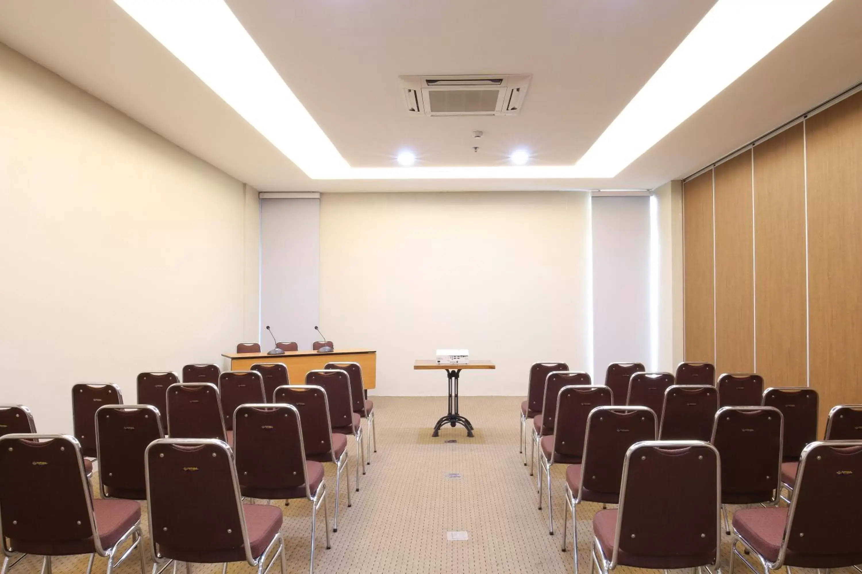 Meeting/conference room, Business Area/Conference Room in Terraz Tree Hotel Jakarta