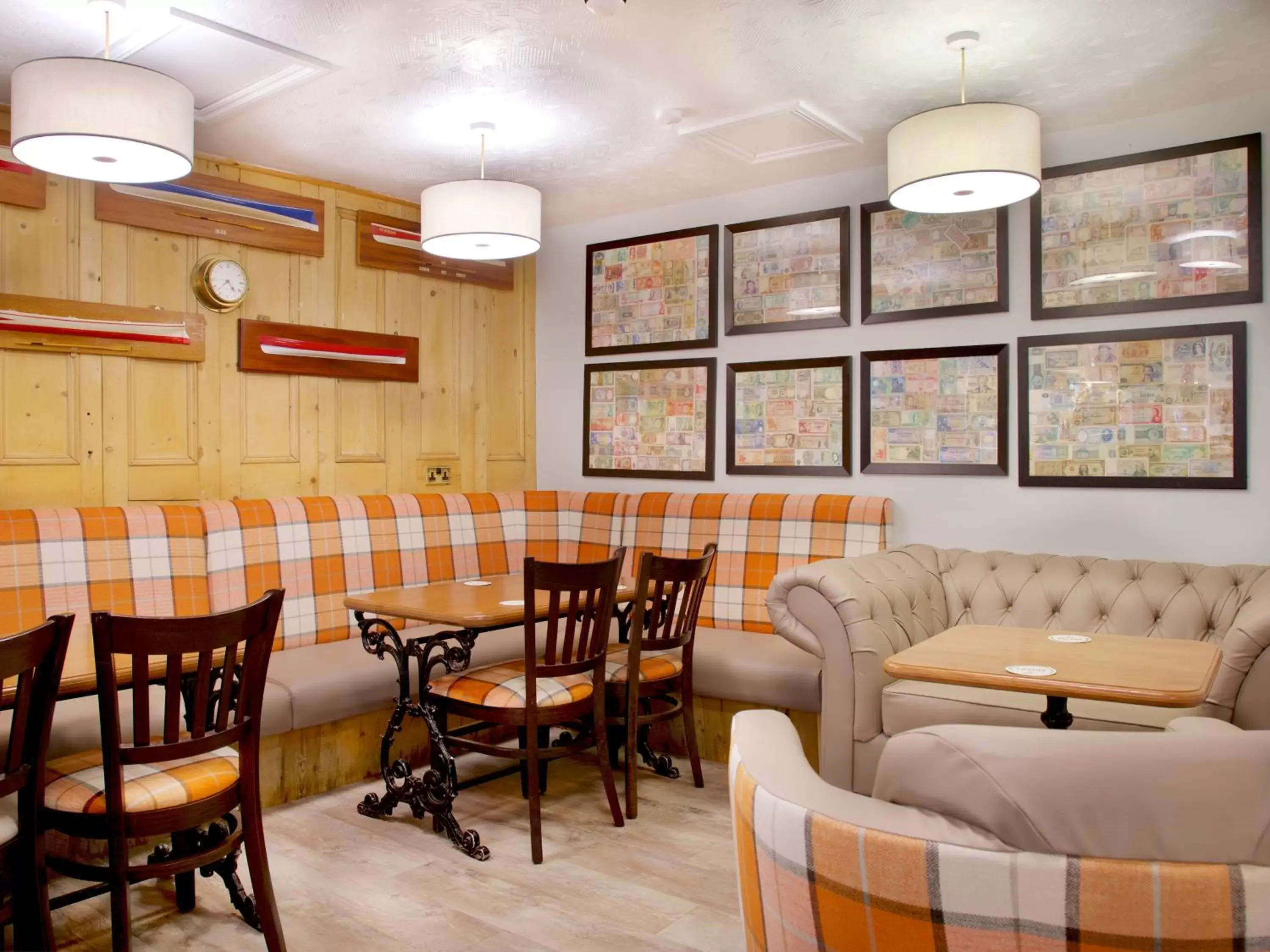 Lounge or bar in Griffin Inn Lounge or bar in Griffin Inn