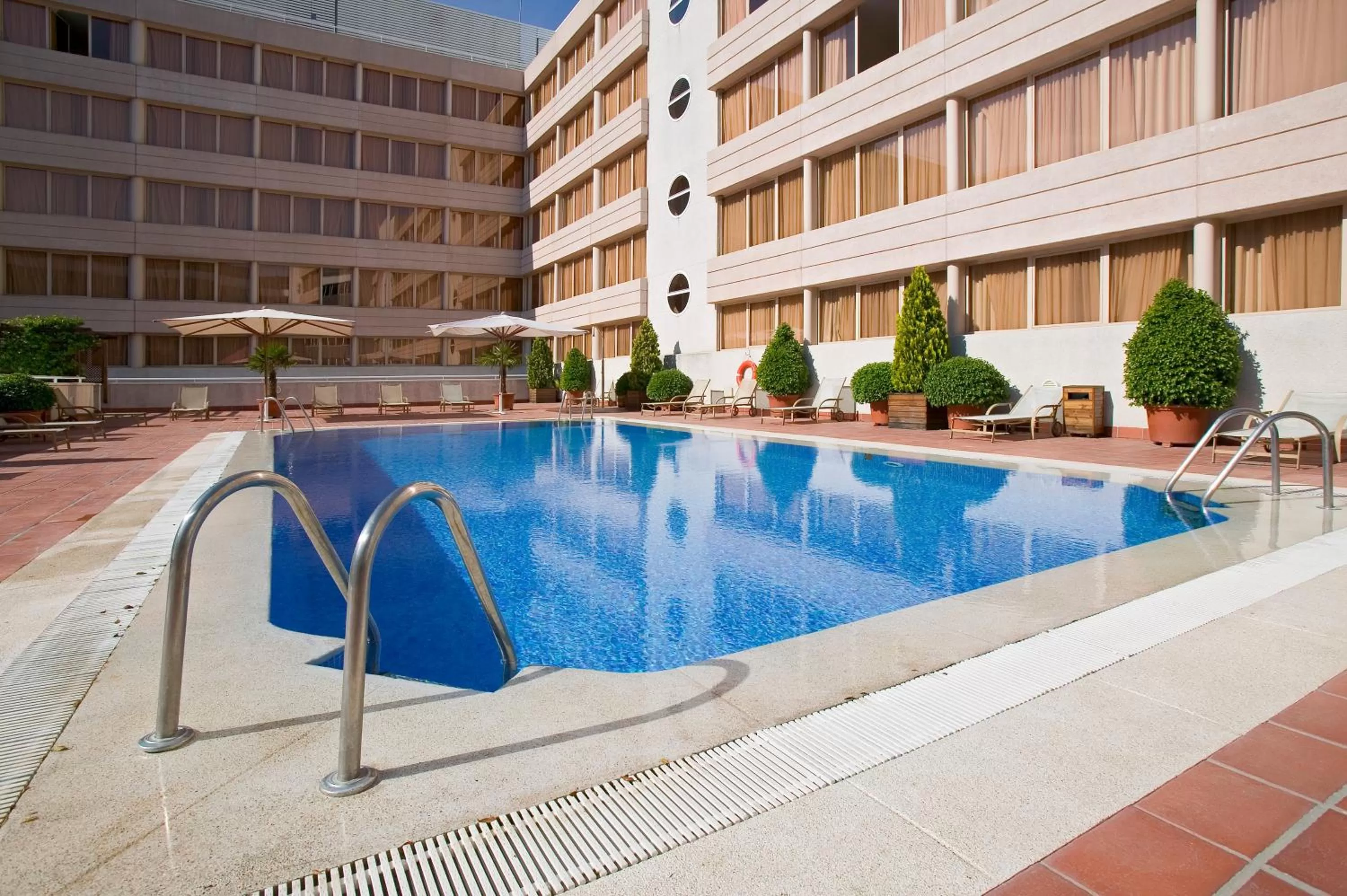 Swimming pool in Novotel Campo De Las Naciones