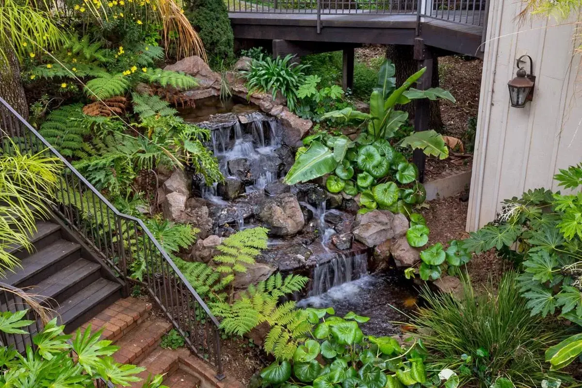 Garden in Saratoga Oaks Lodge