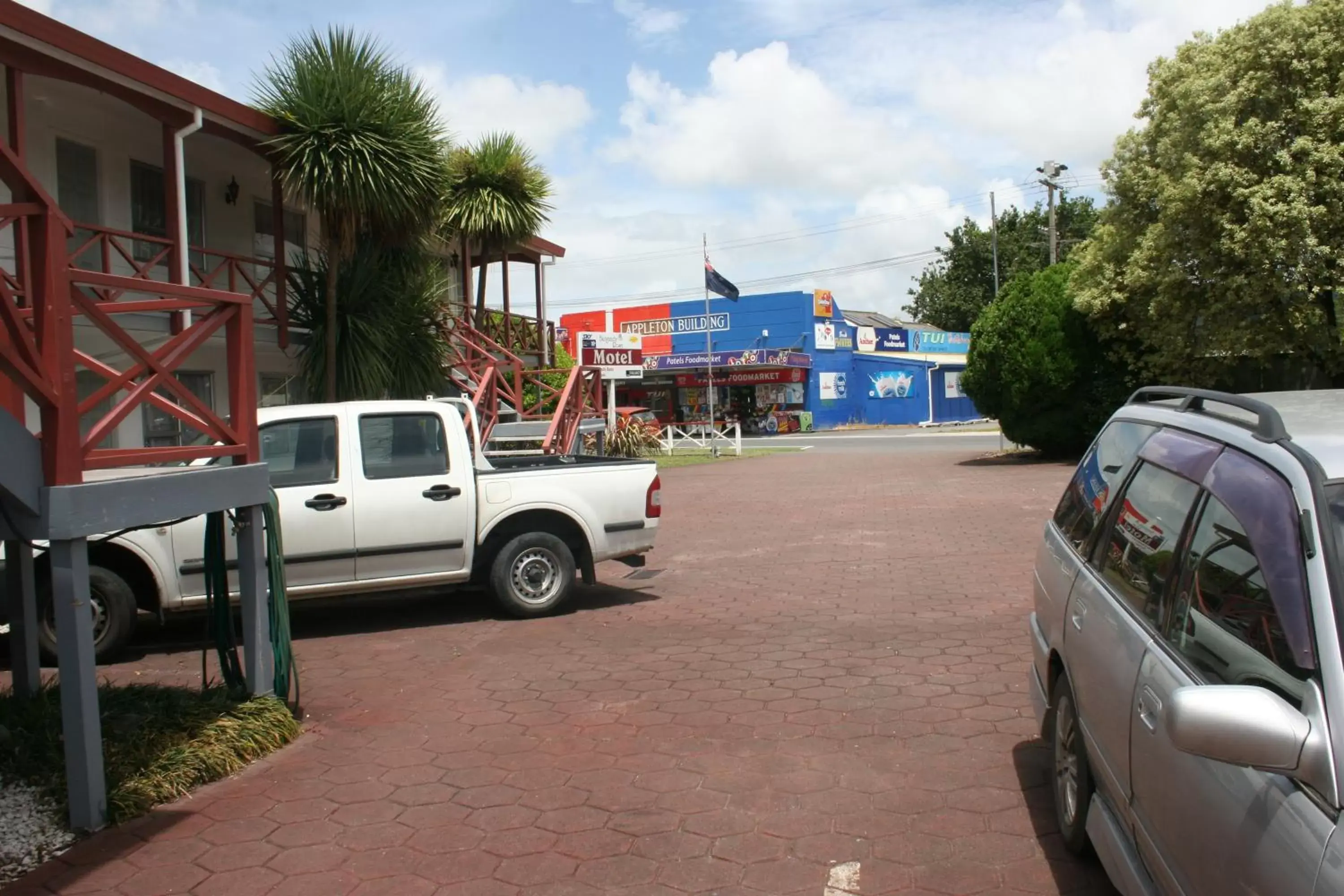 Day, Property Building in Burgundy Rose Motel